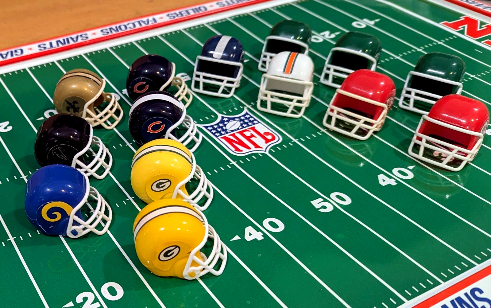 14 NFL Mini Gumball Football Helmets, w/Cage Face Mask, in Xlnt Condition 4 Fun!