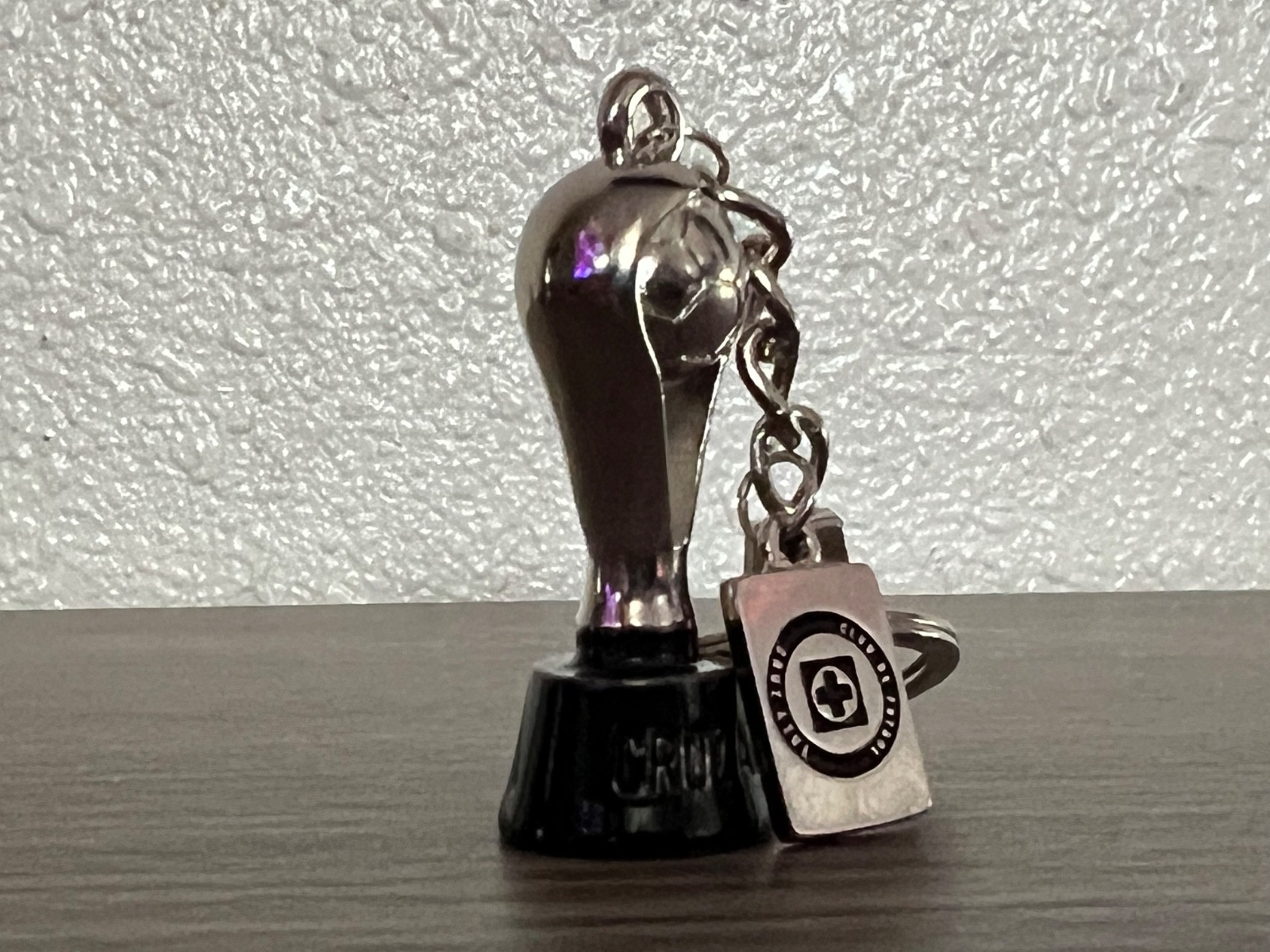 CRUZ AZUL KEYCHAIN TROFEO OFICIAL DEL EQUIPO CRUZ AZUL LLAVERO DE LA 10MA COPA