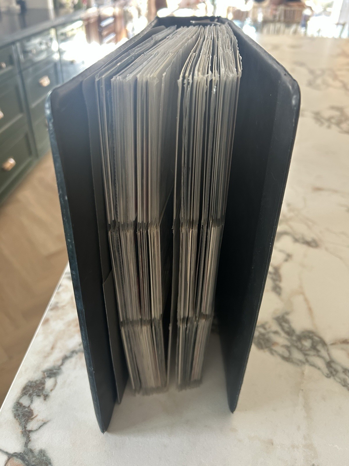 Basketball 3-Ring Binder around 500 vintage cards