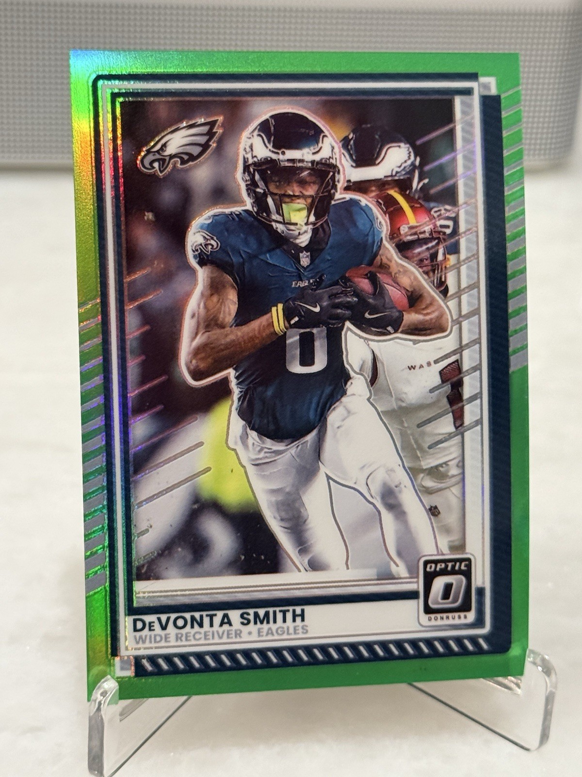 2025 Panini Optic DeVonta Smith #28 Neon Green Prizm /199 Philadelphia Eagles