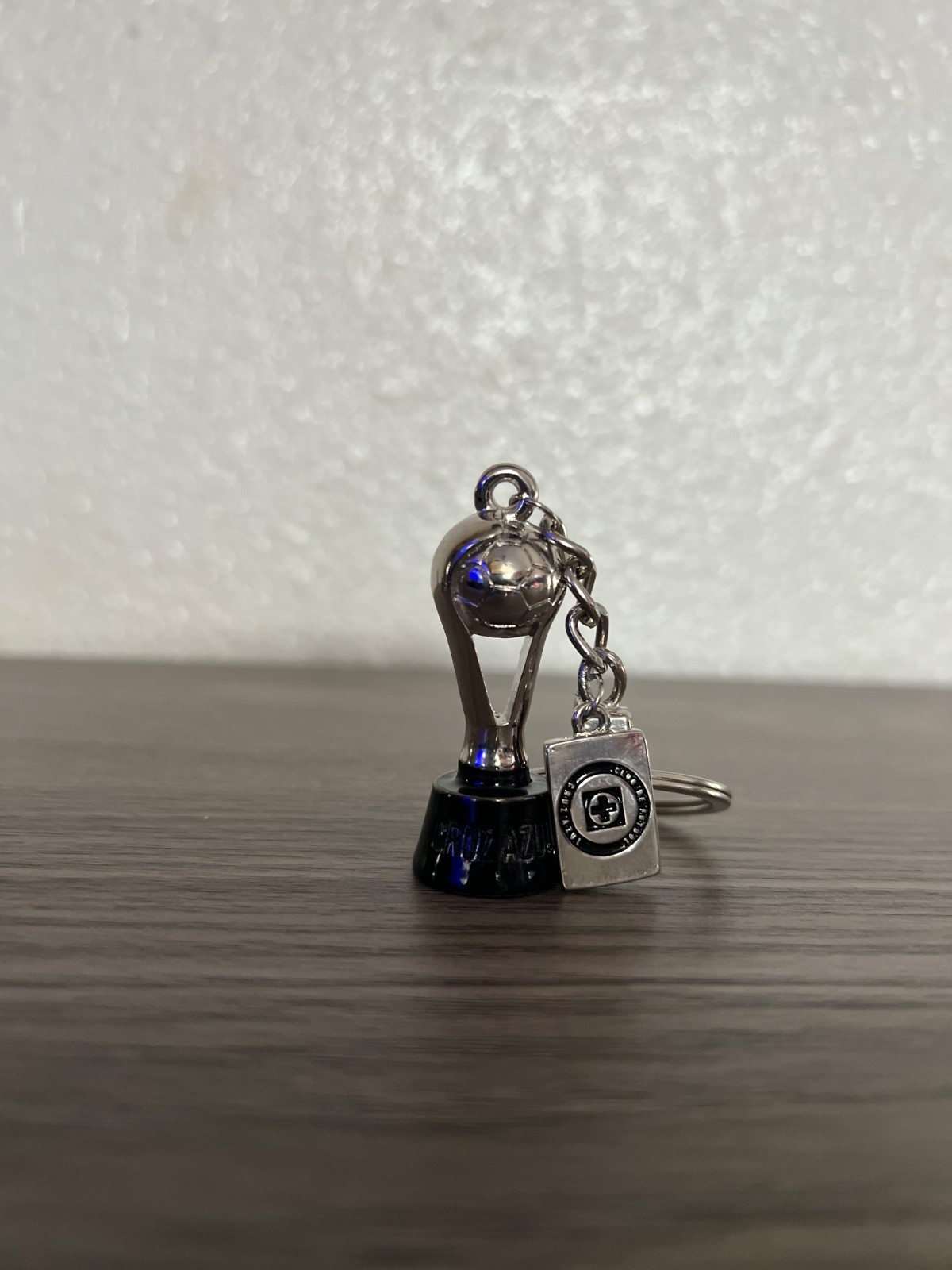 CRUZ AZUL KEYCHAIN TROFEO OFICIAL DEL EQUIPO CRUZ AZUL LLAVERO DE LA 10MA COPA