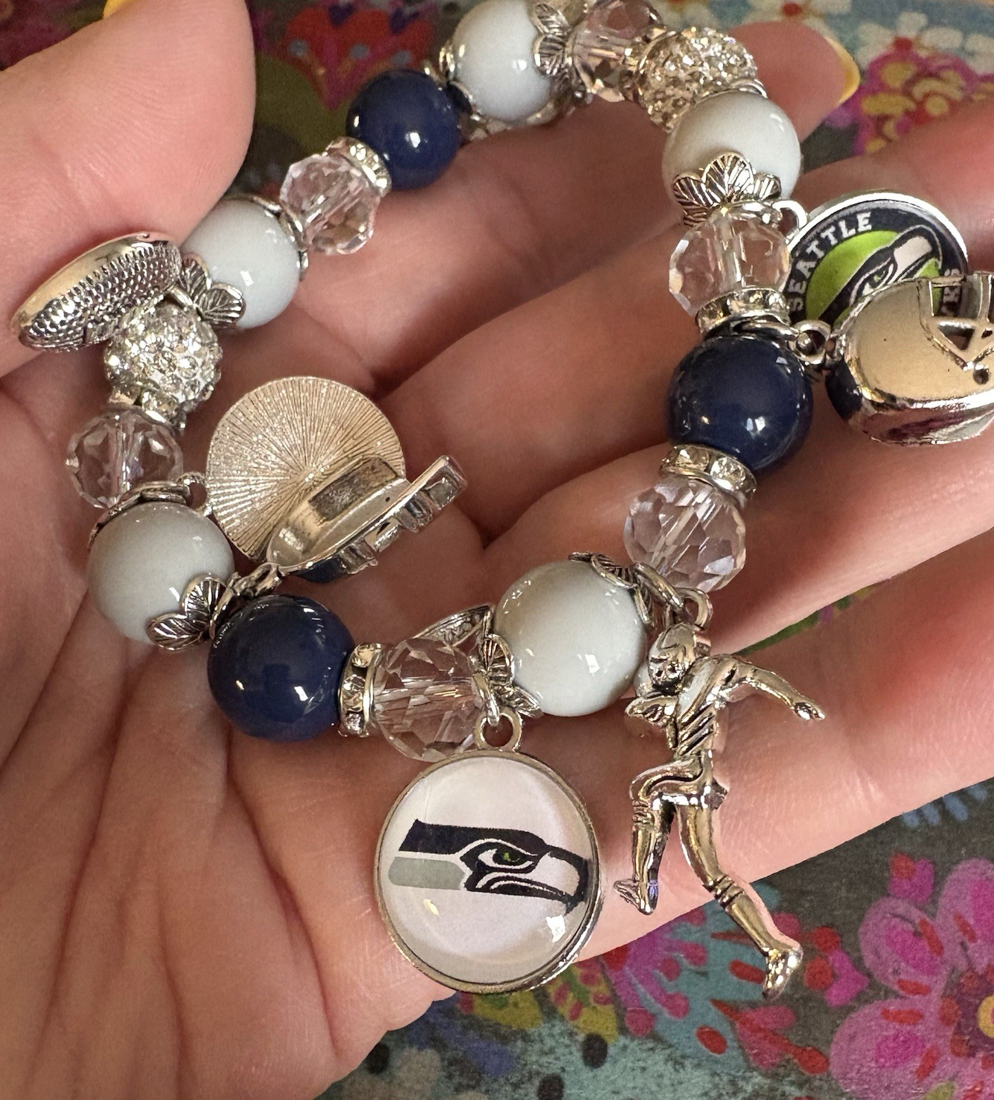 Women’s SEATTLE SEAHAWKS Football Charm Bracelet Metal Glass Charms Stretchy