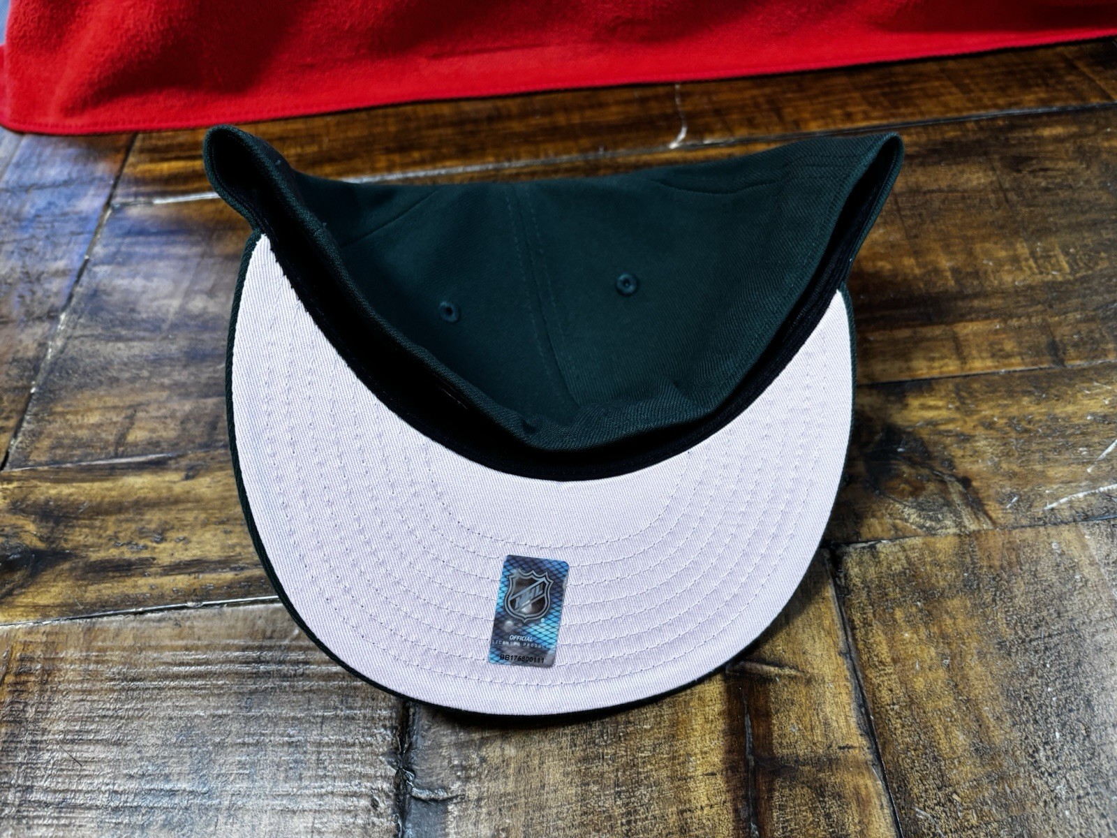 Chicago Blackhawks Chicago Stadium Green Silver New Era Fitted 7 3/4 Pink UV