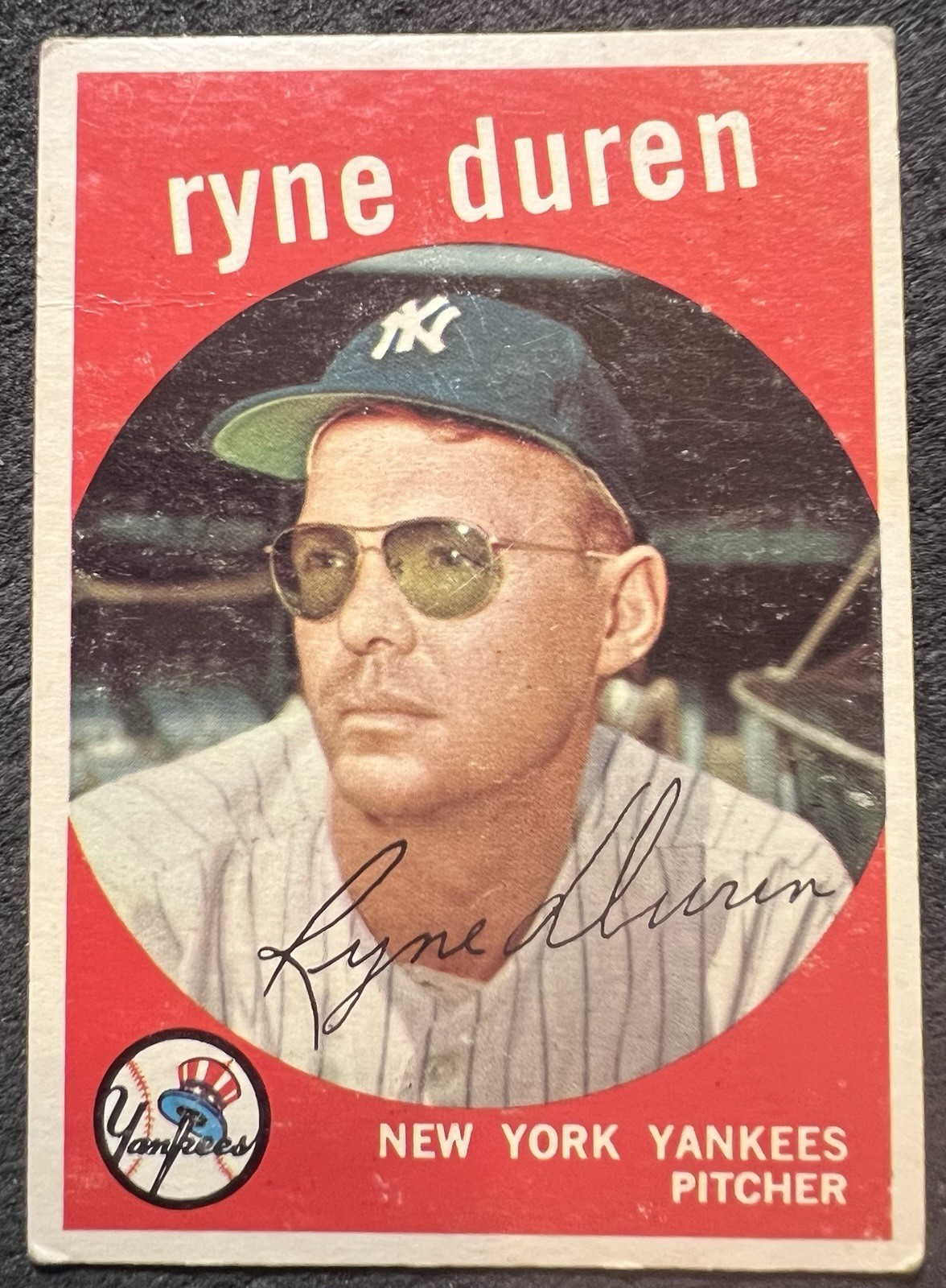 1959 TOPPS RYNE DUREN (NEW YORK YANKEES) #485 WRINKLES LITE DAMAGE