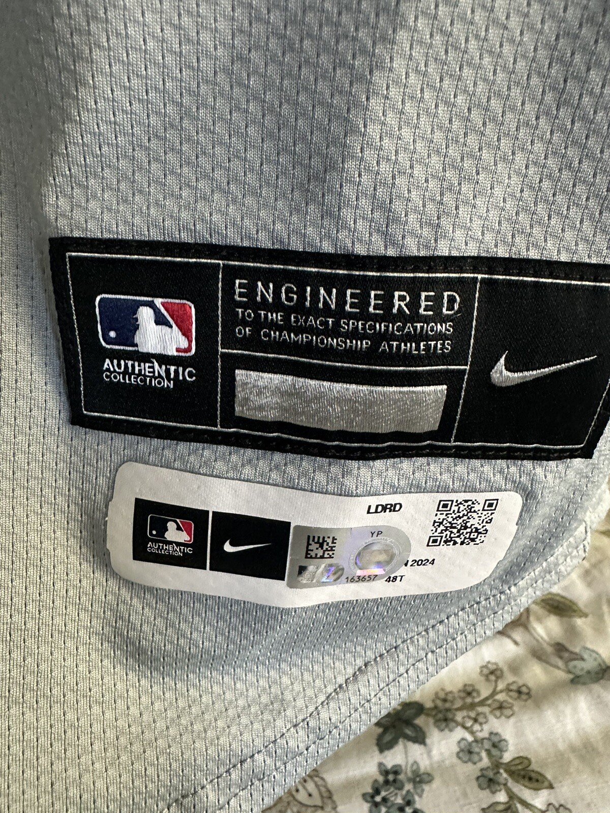 Los Angeles Dodgers Blake Treinen Game used Official Jersey Free signed Ball