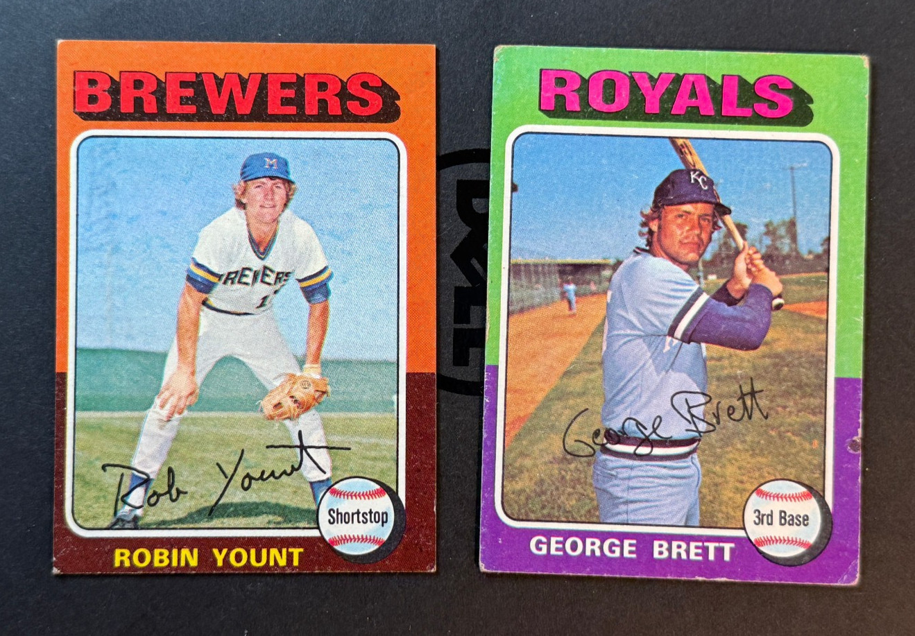 1975 Topps Baseball Complete Set. 660 Cards in Zip Binder. VG-EX