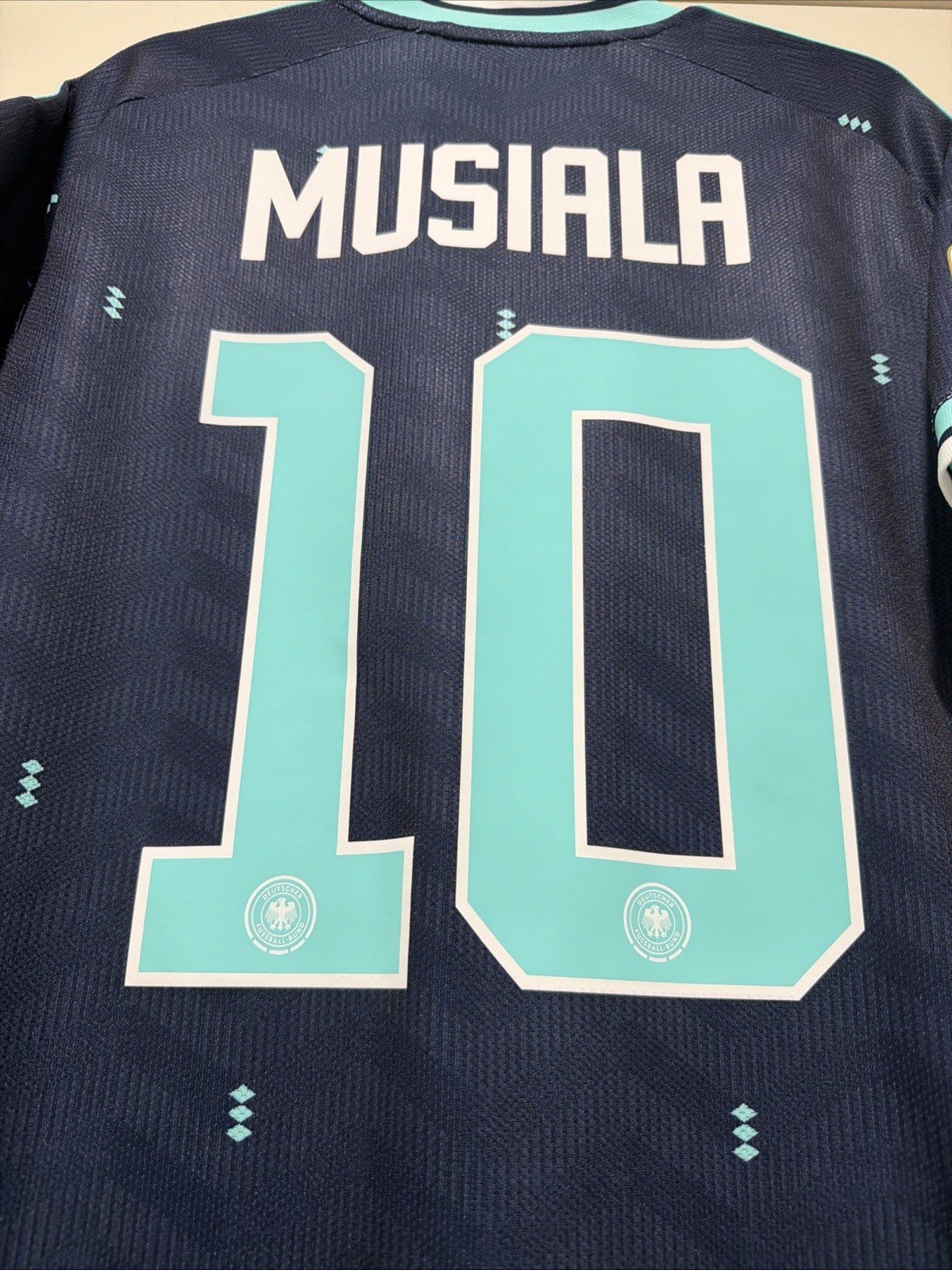 Jamal Musiala #10 Mens LARGE Adidas Germany Away World Cup Fan Jersey