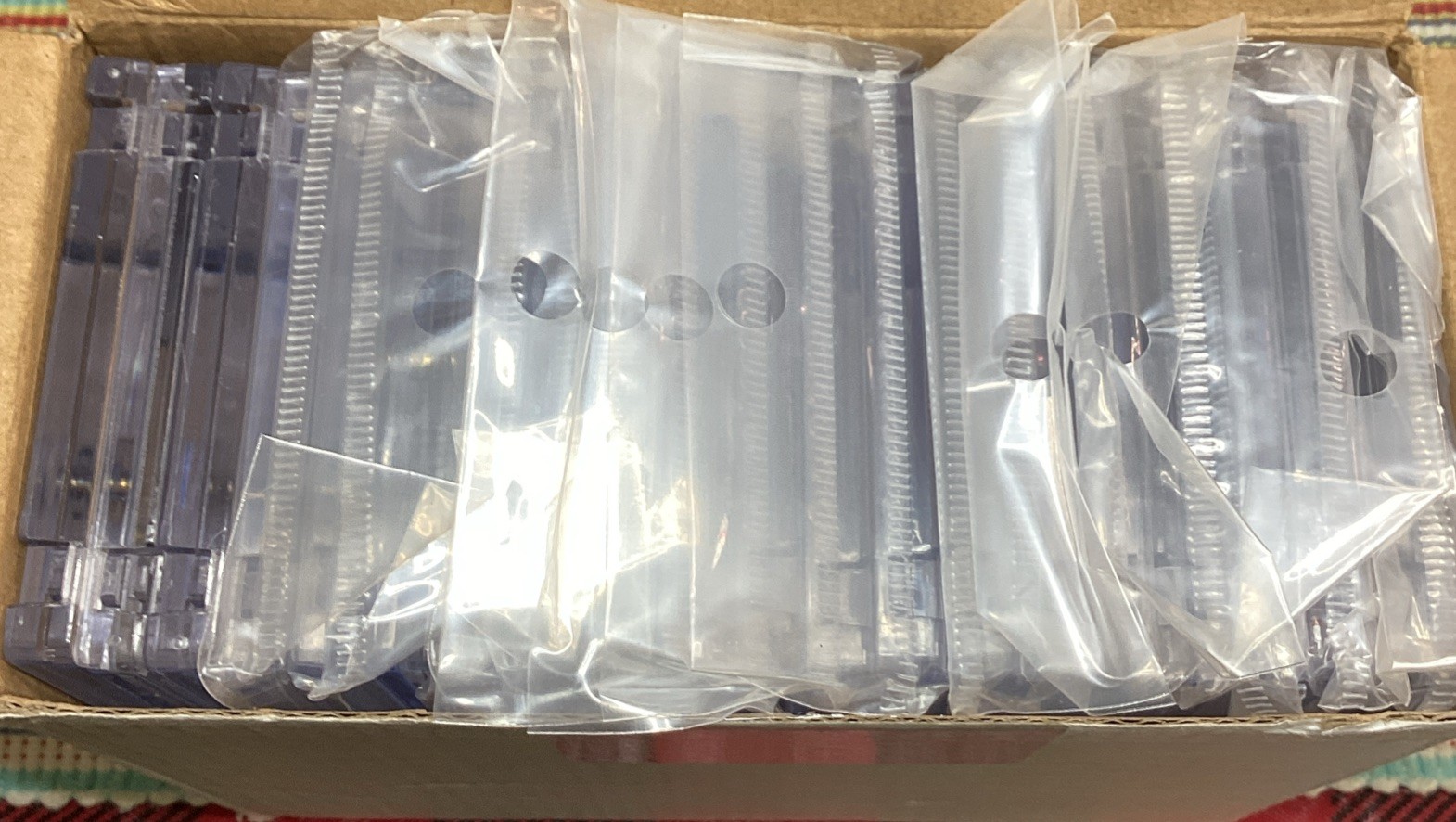 Zenowick 20-pack Magnetic Card Holders – 35pt One Touch New In Box Up Protect
