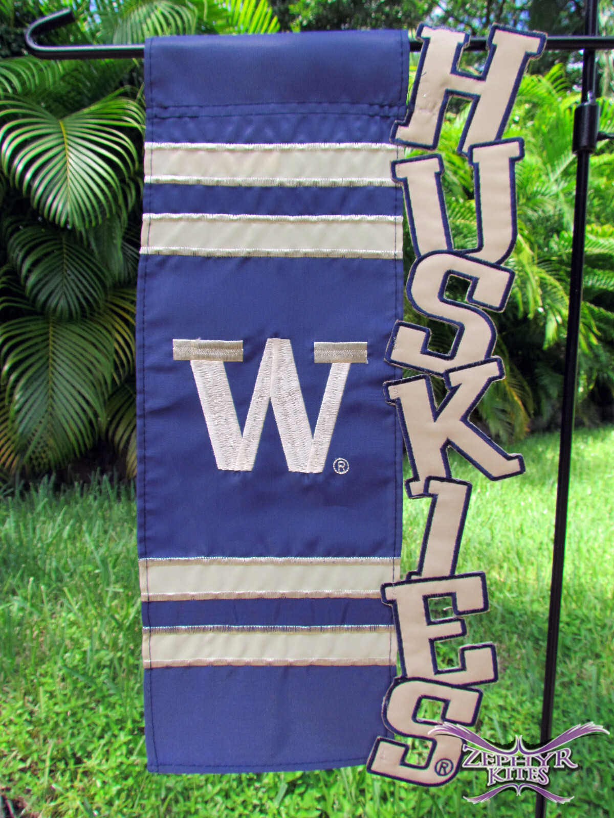 Washington Huskies garden flag 10″x18″ Huskies flag Single-sided applique