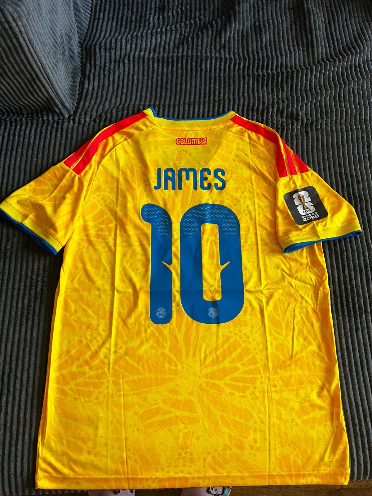 Colombia National Team James #10 adidas Men’s M Soccer Jersey Yellow/Blue/Red