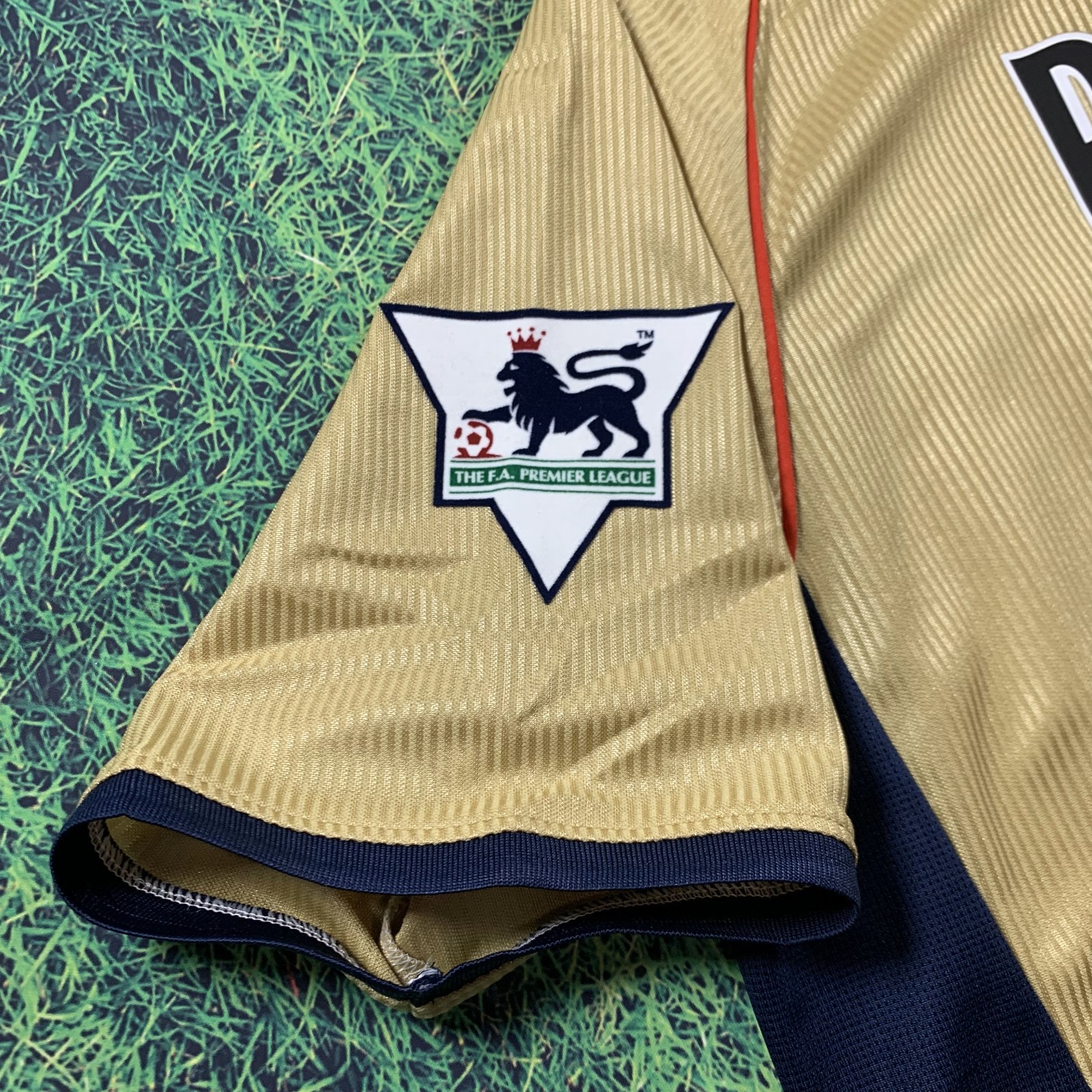 Thierry Henry Arsenal 2001/2002 Away Jersey – Retro Jersey – Mens Sizes – New