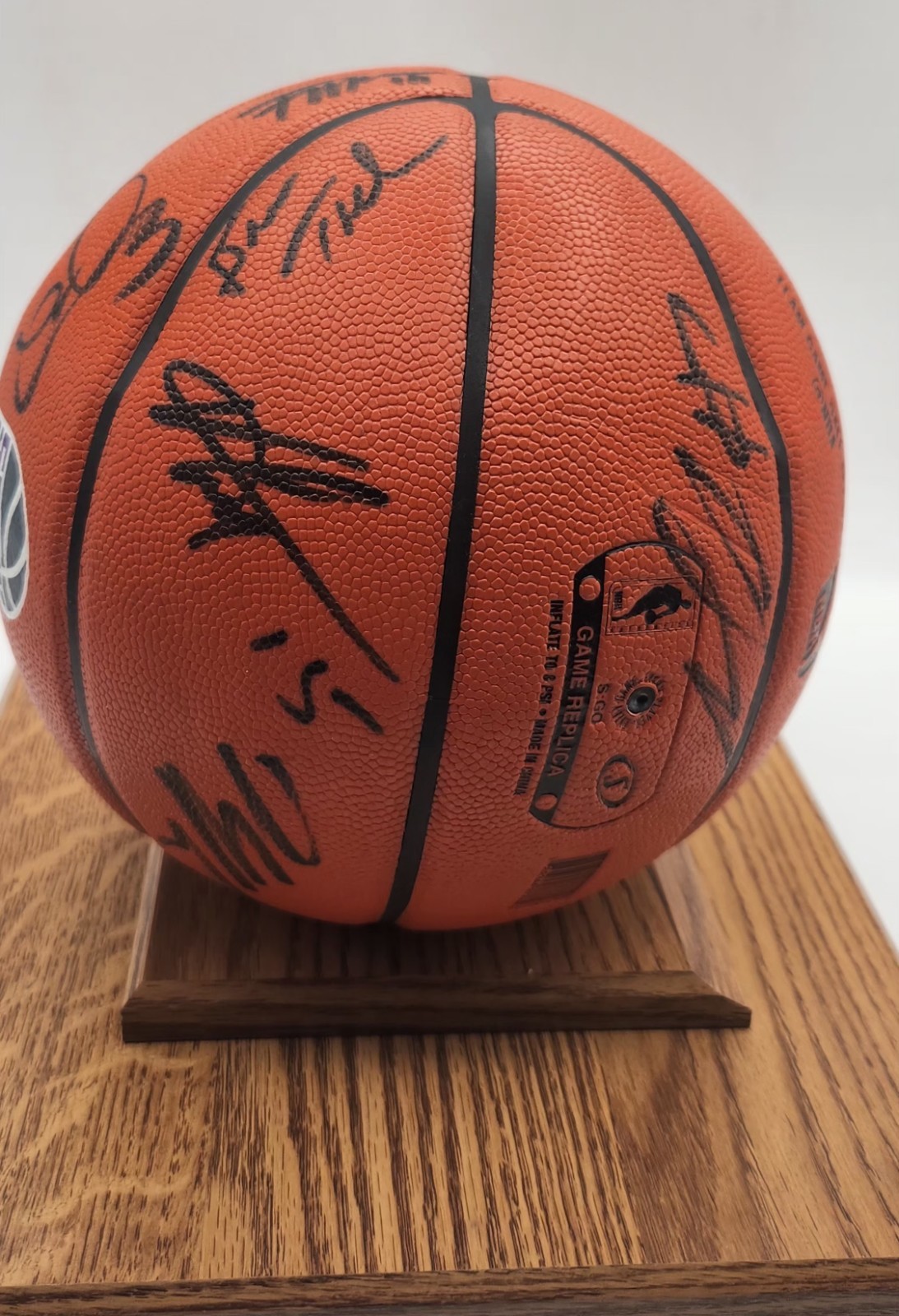 Sacramento Kings Team Signed Indoor/Outdoor Basketball