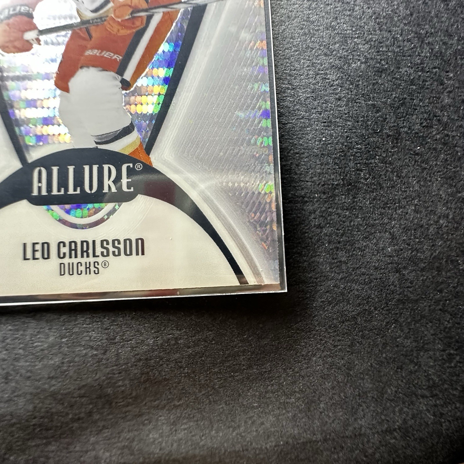 2025-26 Upper Deck Allure – Leo Carlsson #2 Glitter Bomb
