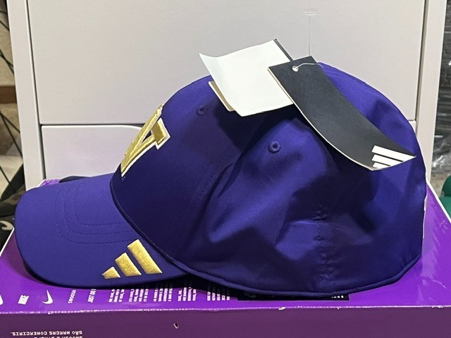 Washington Huskies Adidas Purple Poly Stretch Flex Cap Hat Sz L/XL Brand New NWT