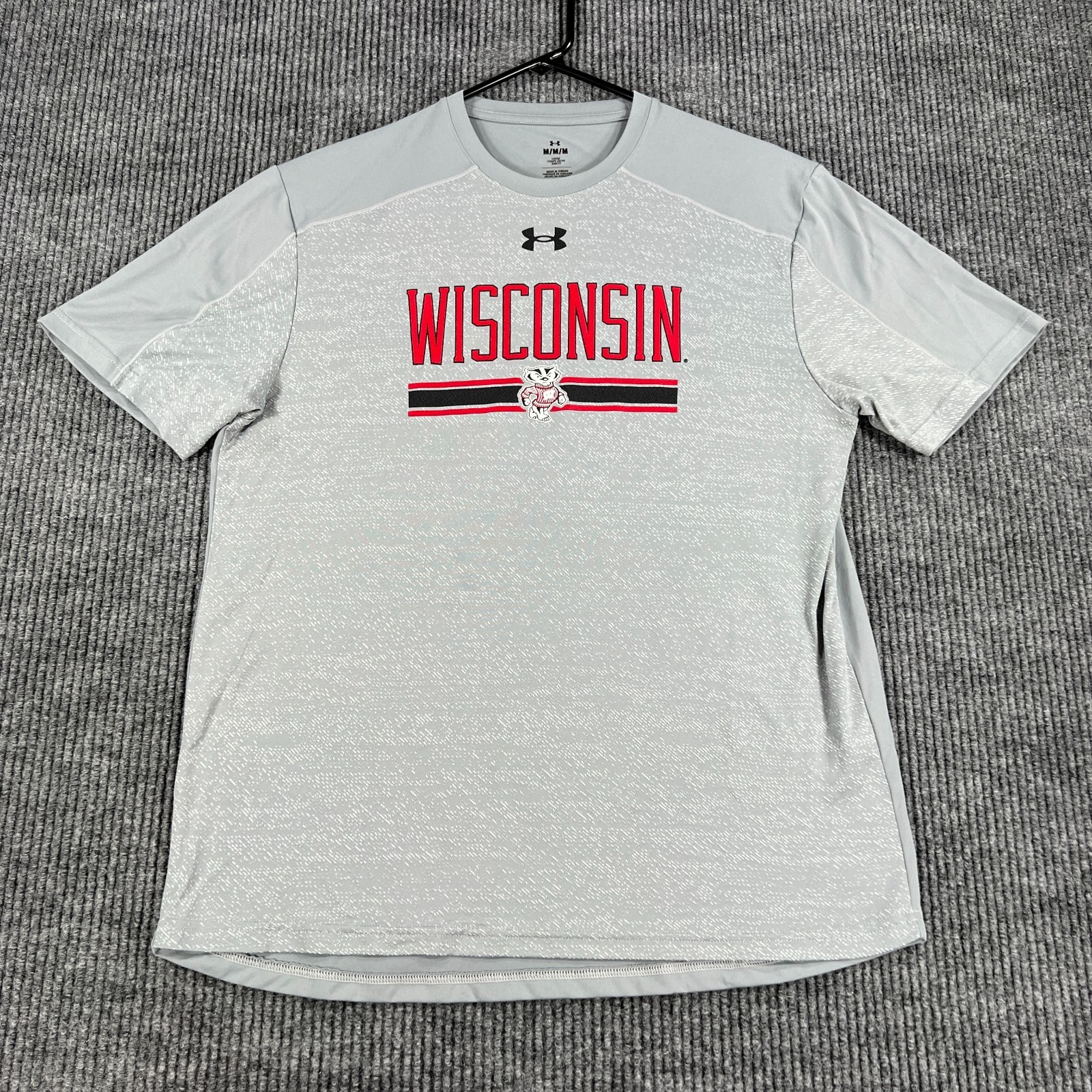 Wisconsin Badgers Shirt Mens Medium Under Armour Short Sleeve Loose Fit Big 10