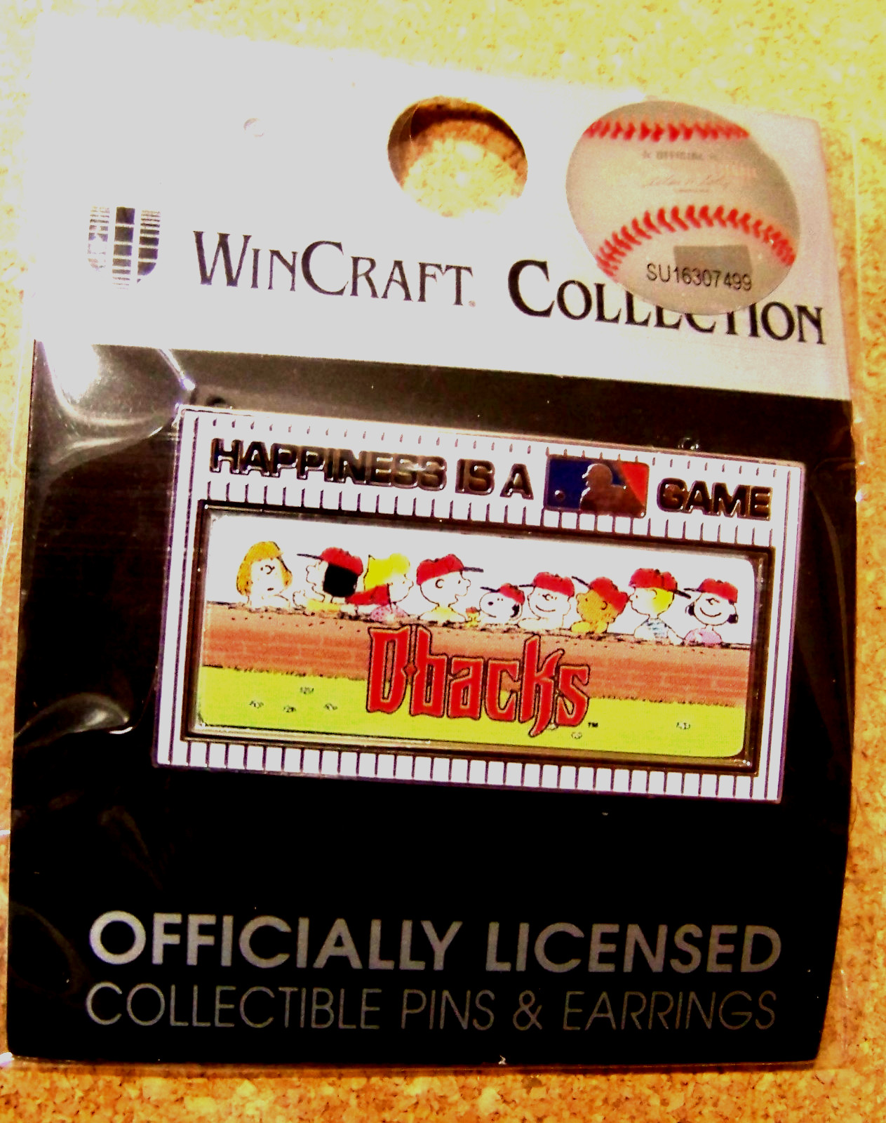 2014 Peanuts Happiness MLB Game pin Arizona Diamondbacks Snoopy Charlie Brown