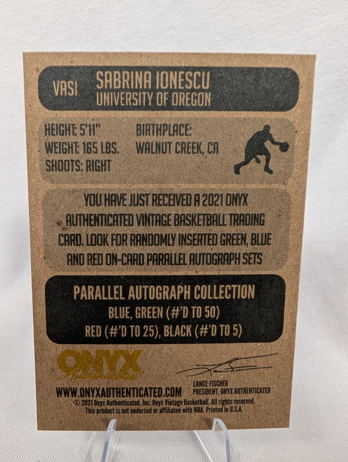 2021-22 Onyx Vintage Sabrina Ionescu #VASI On Card Blue Auto /50 – NY Liberty