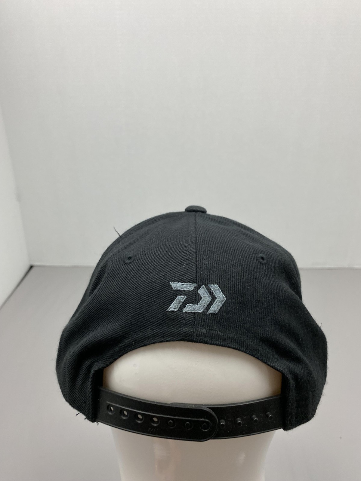 Daiwa Hat Cap Snap Back Mens One Size Black Fishing Signed Autograph Yupoong