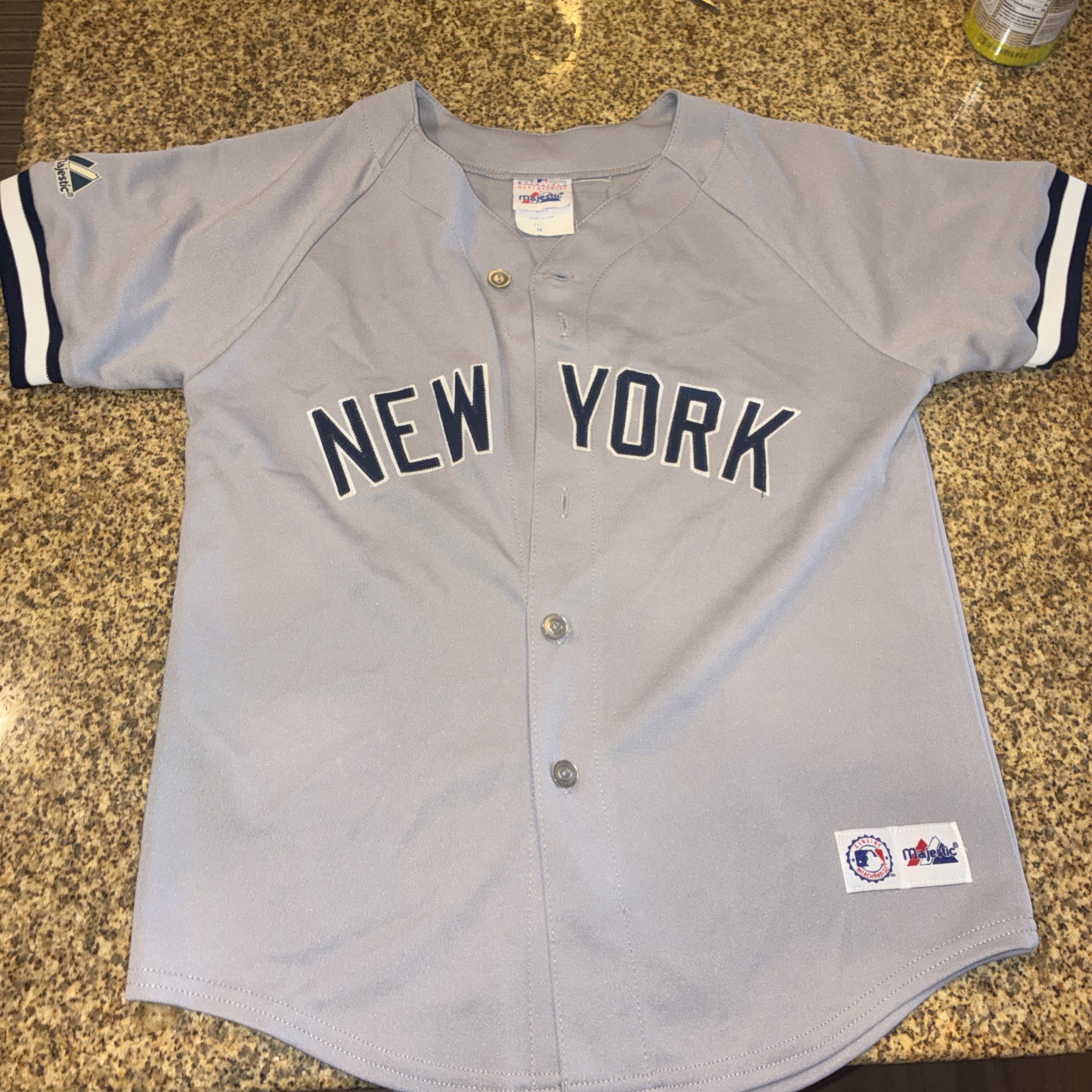 New York Yankees jersey (Youth) Medium missing 2 buttons see images made in USA