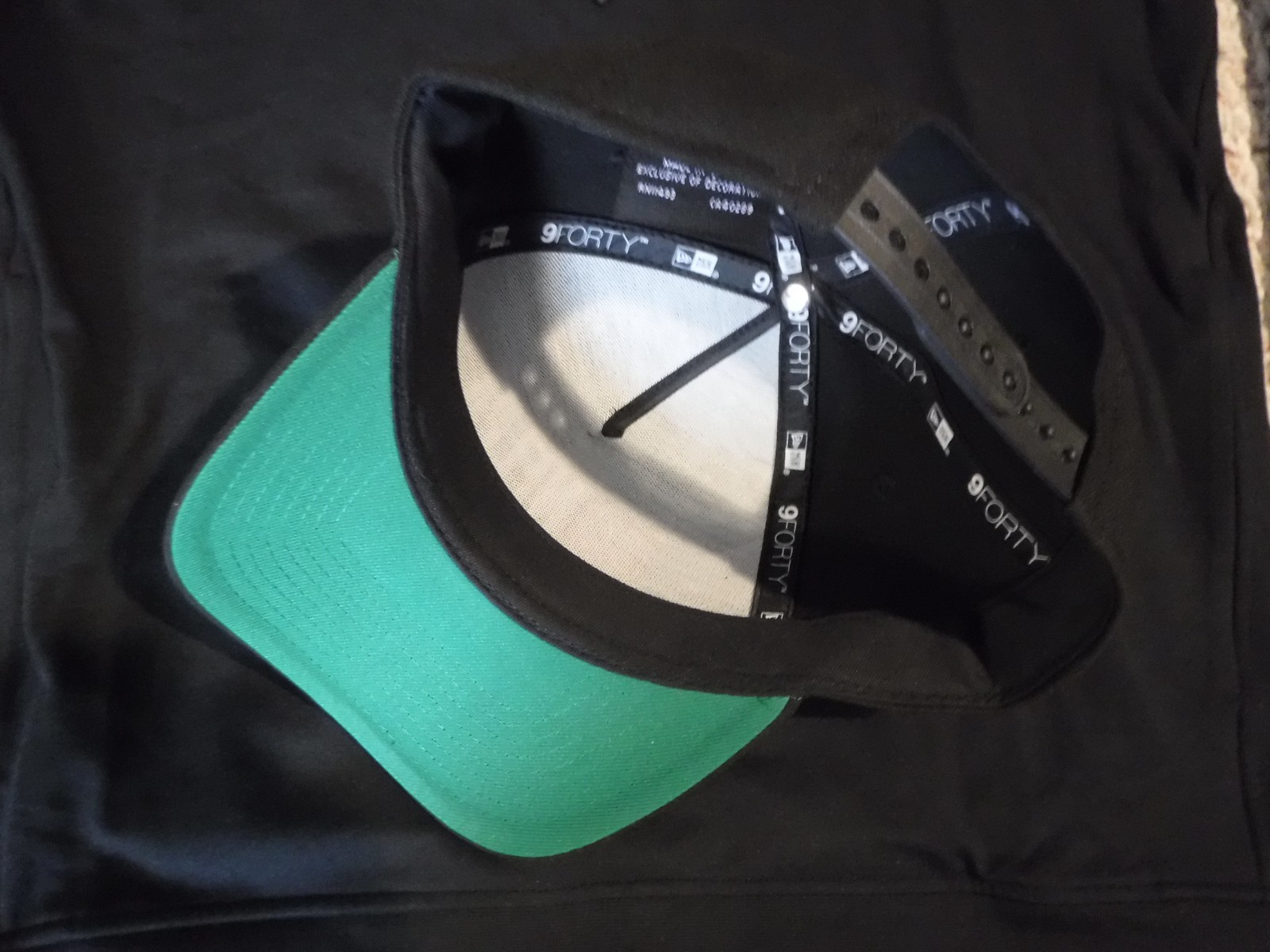 NFLPA LULULEMON CITY SWEAT PULLOVER HOODIE SIZE LARGE WITH SNAPBACK HAT INCLUDED