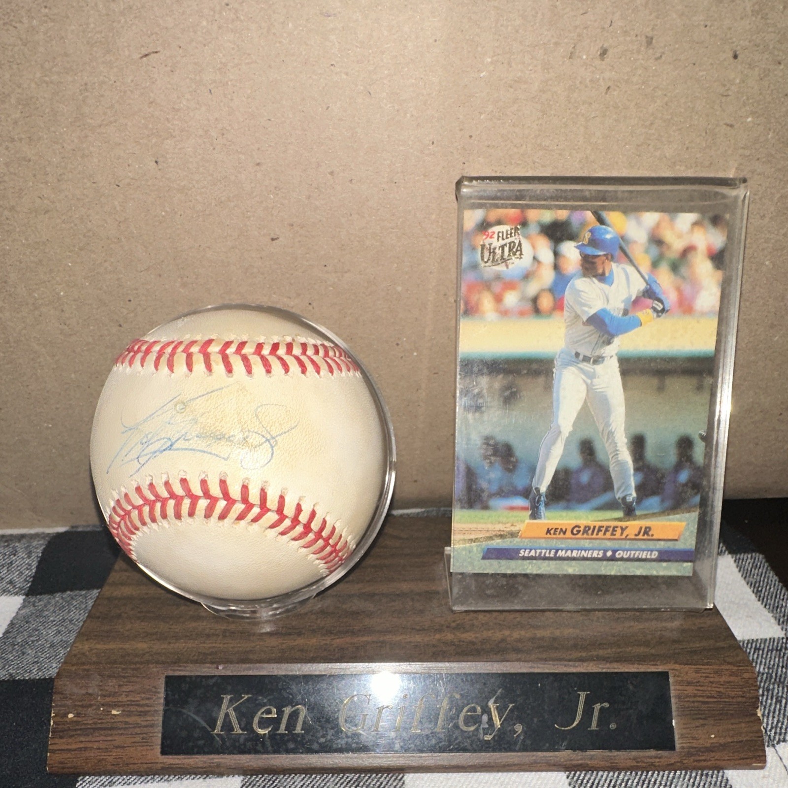 Ken Griffey Jr. Signed Baseball Display w/ Card MLB auto has damage see photos