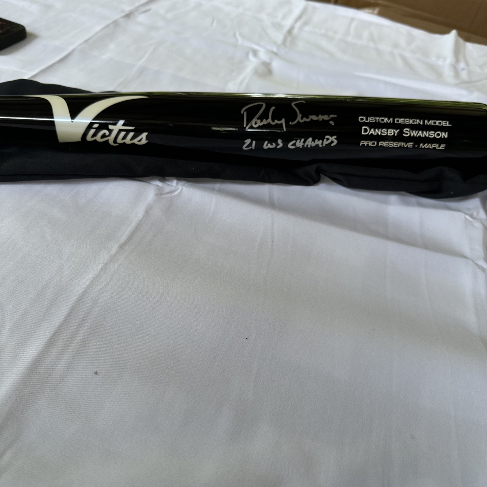 Victus Bat Dansby Swanson inscribed “21 WS champs” Cubs