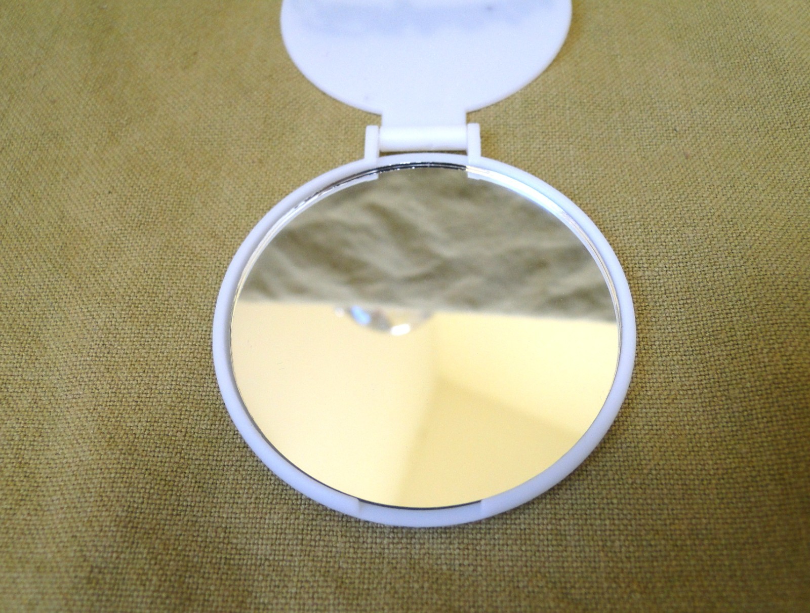 San Francisco 49ers: Faithfulistas Official 49ers Female Faithful Compact Mirror