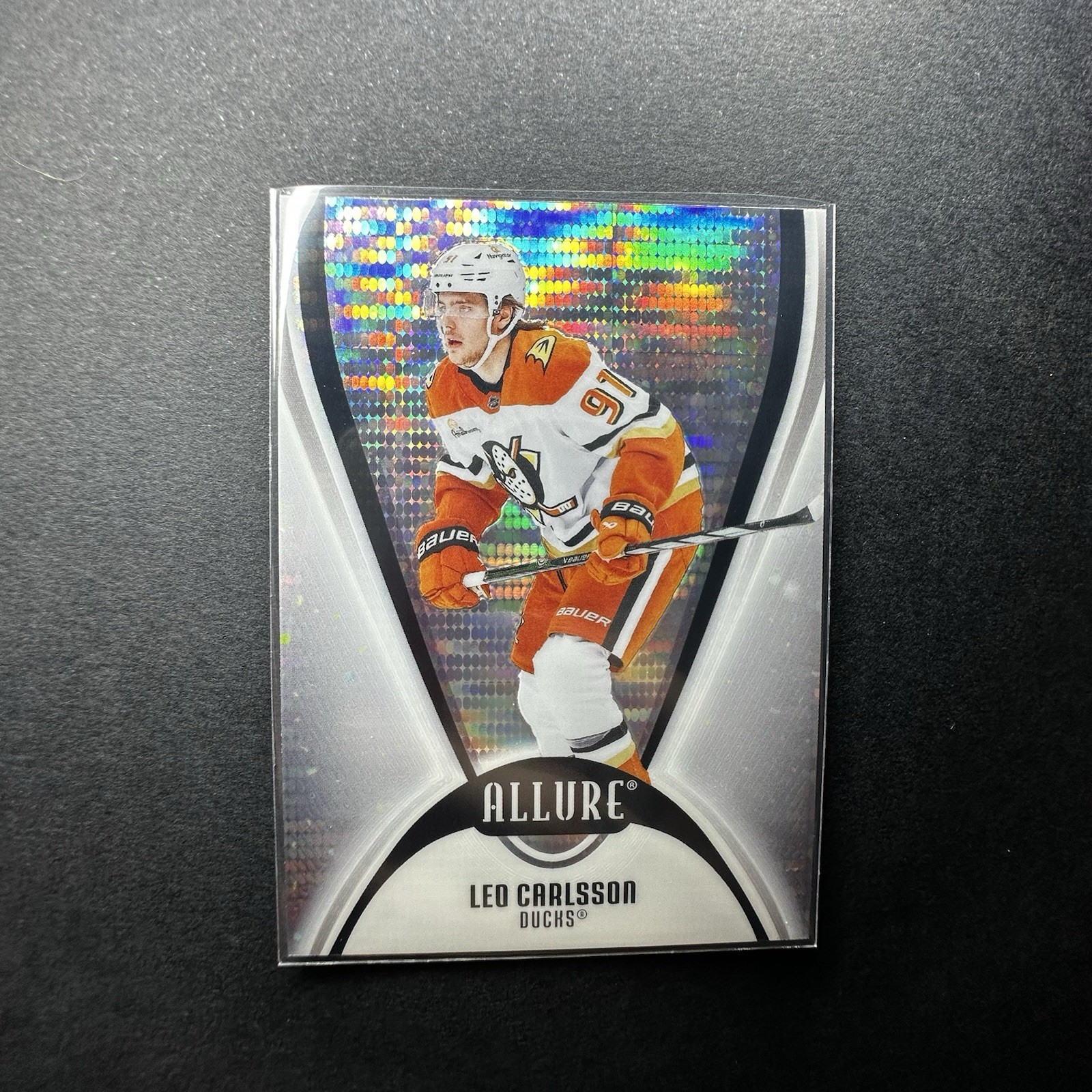 2025-26 Upper Deck Allure – Leo Carlsson #2 Glitter Bomb