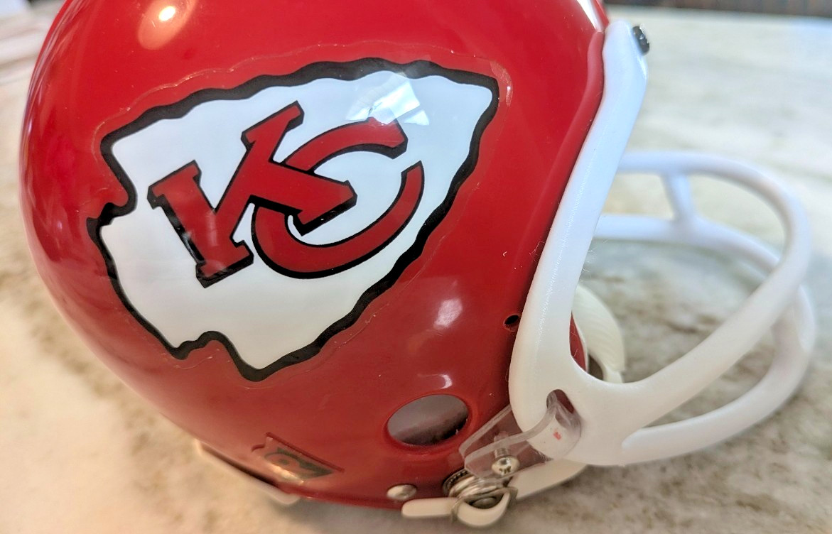 Kansas City Chiefs Customized Riddell Mini Helmet with 1970’s Dungard Facemask