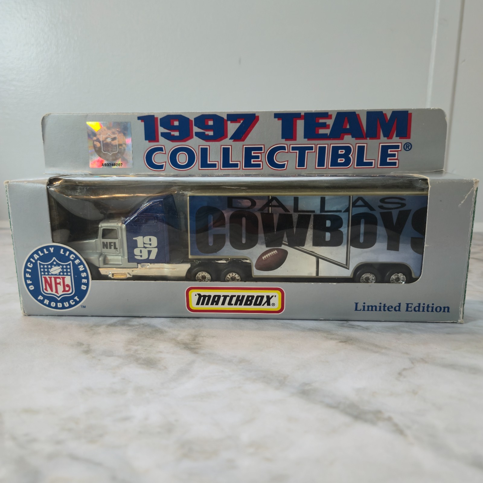 Matchbox Dallas Cowboys 1997 NFL Team Collectible White Rose Diecast Truck Toy