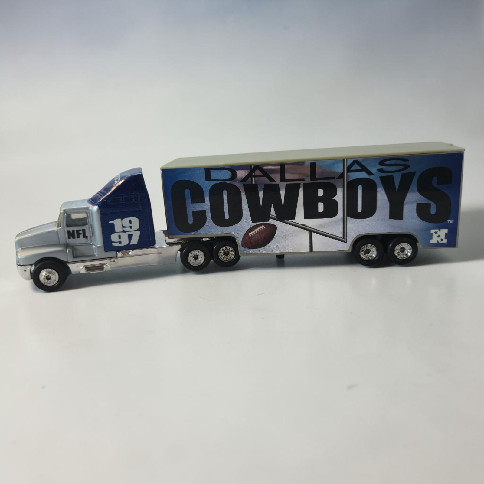 Matchbox Dallas Cowboys 1997 NFL Team Collectible White Rose Diecast Truck Toy