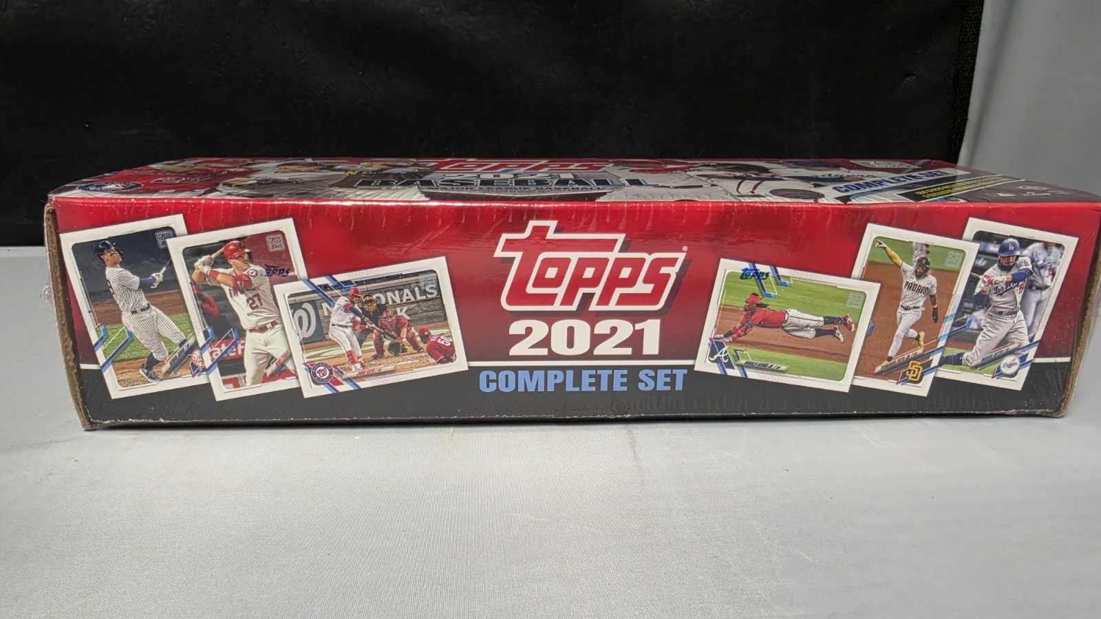 Topps 2021 Baseball Complete Factory Sealed Box (660 Cards / 5 Foilboard Cards)