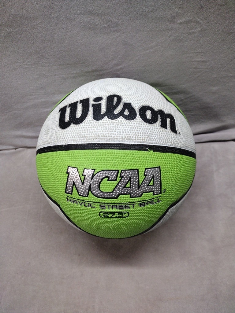 WILSON NCAA Killer Crossover Basketball – Size- 27.5″, Green/White size 5 Used.