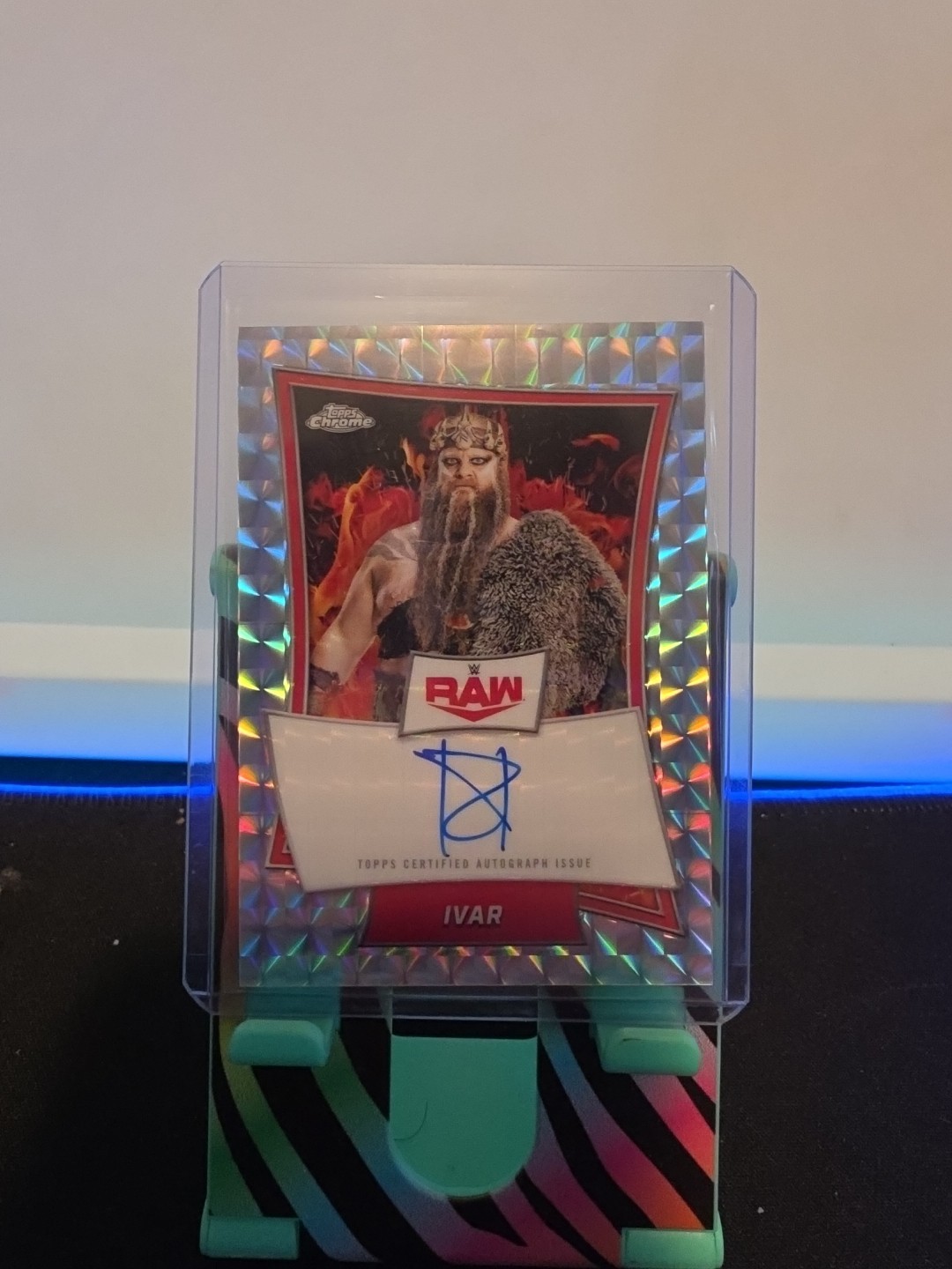 2025 Topps Chrome WWE – Red Brand Autographs Ivar #RBA-IVA Geometric…
