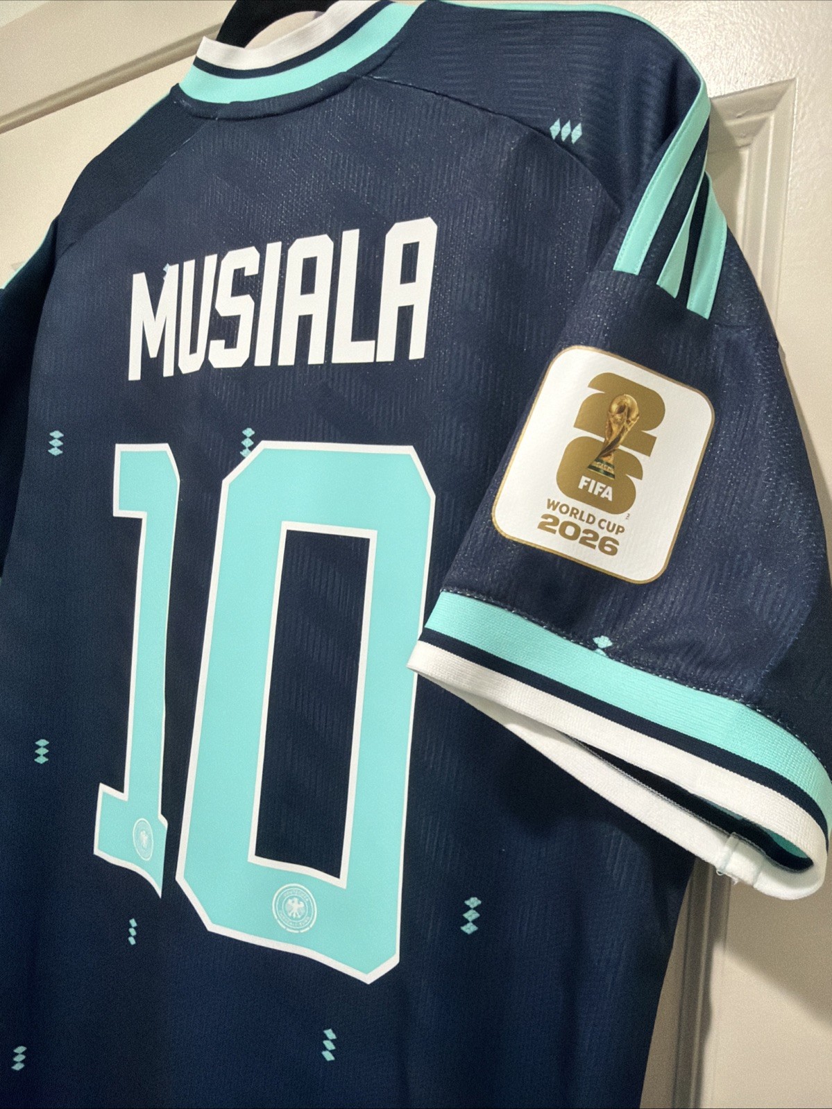 Jamal Musiala #10 Mens LARGE Adidas Germany Away World Cup Fan Jersey