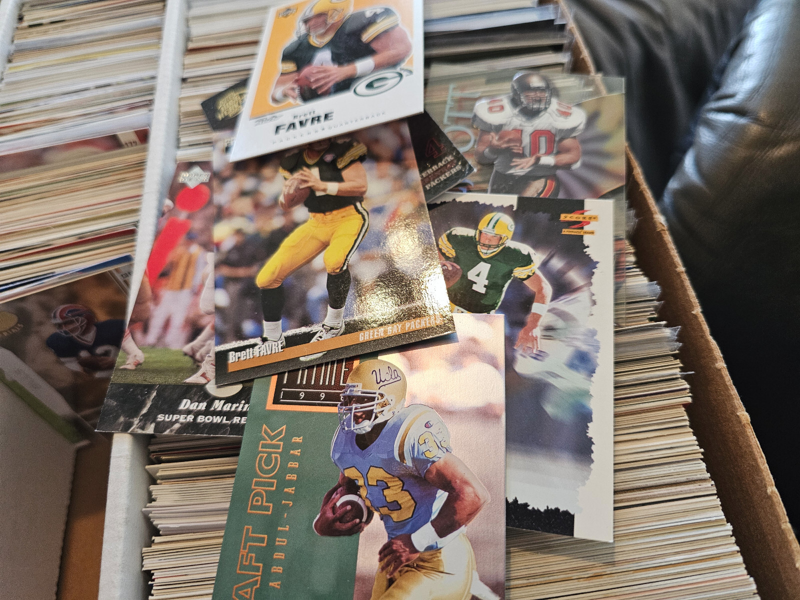 APPROX 3000 FOOTBALL CARDS VARY YEARS AND MAKES