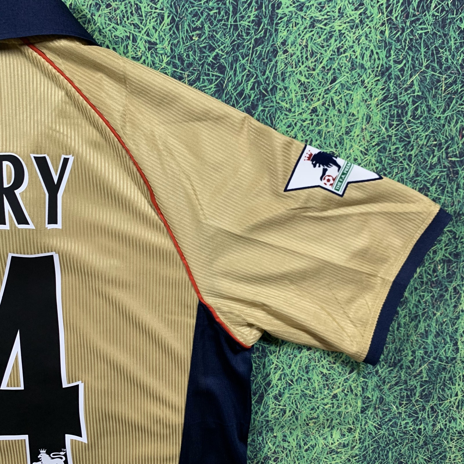 Thierry Henry Arsenal 2001/2002 Away Jersey – Retro Jersey – Mens Sizes – New