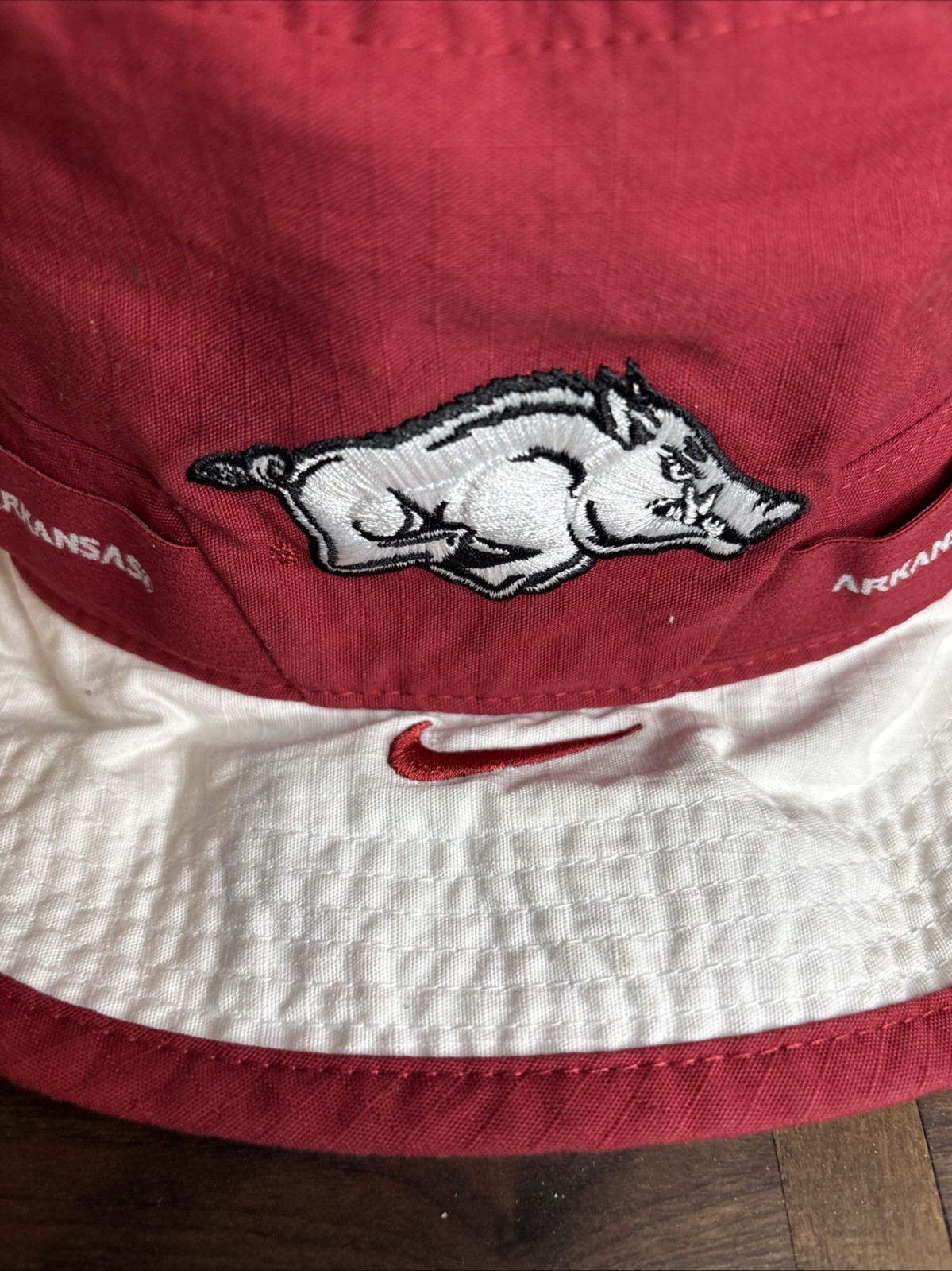 Nike Unisex Adult Dri-Fit Arkansas Razorbacks Apex Bucket Hat Red/White Size M