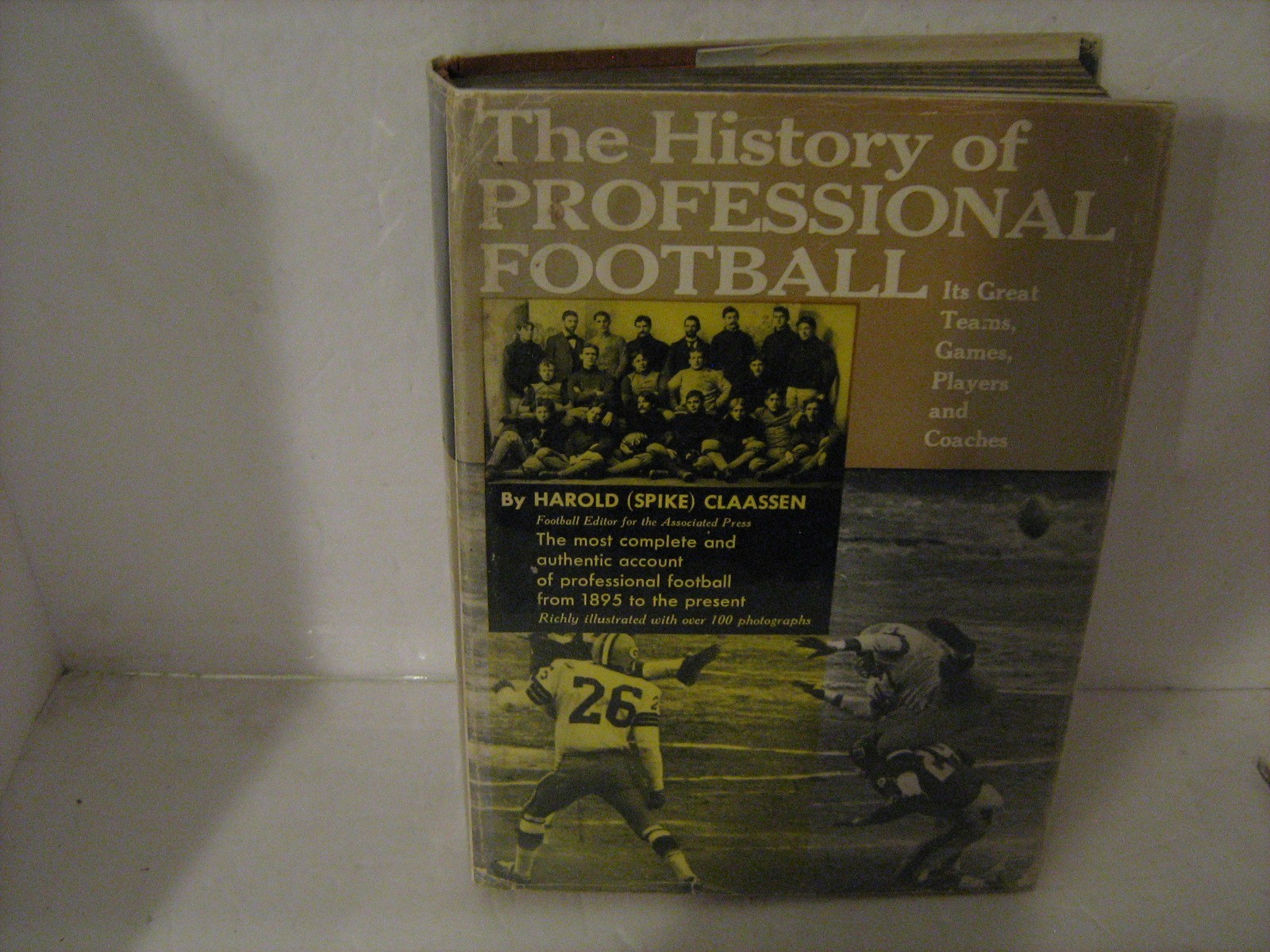 THE HISTORY OF PROFESSIONAL FOOTBALL FROM 1895 TO PRESENT 1963 1ST EDITION BOOK