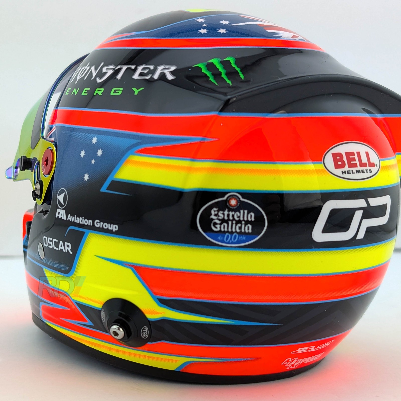2025 Oscar Piastri McLaren Mini Helmet – 1:2 Scale Bell F1 Helmet – 4100412