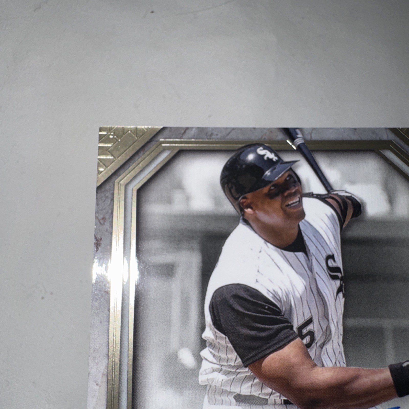 2025 Topps Tier One – Frank Thomas Auto #T1A-FTH 23/49 On Card