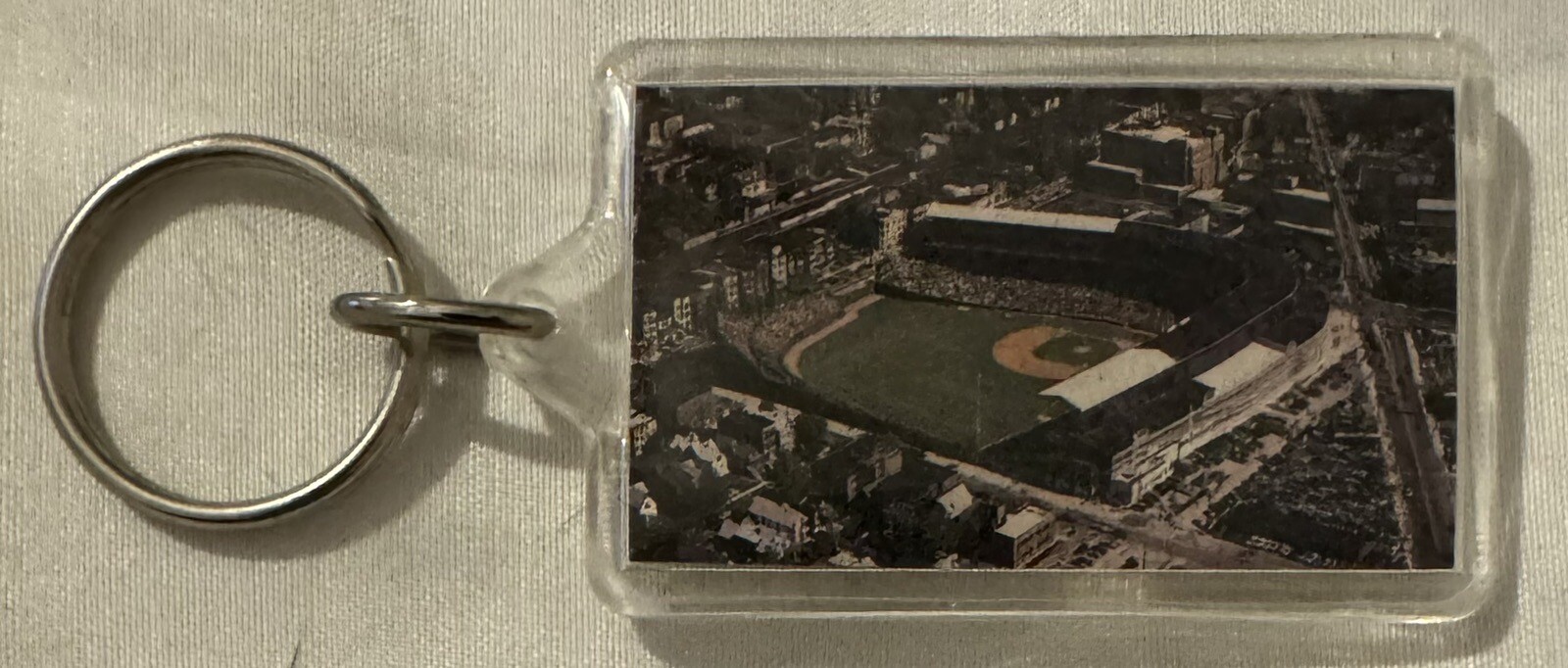 Chicago Cubs Vine Line 2” Rectangular Acrylic Key Chain Official Newspaper Rare