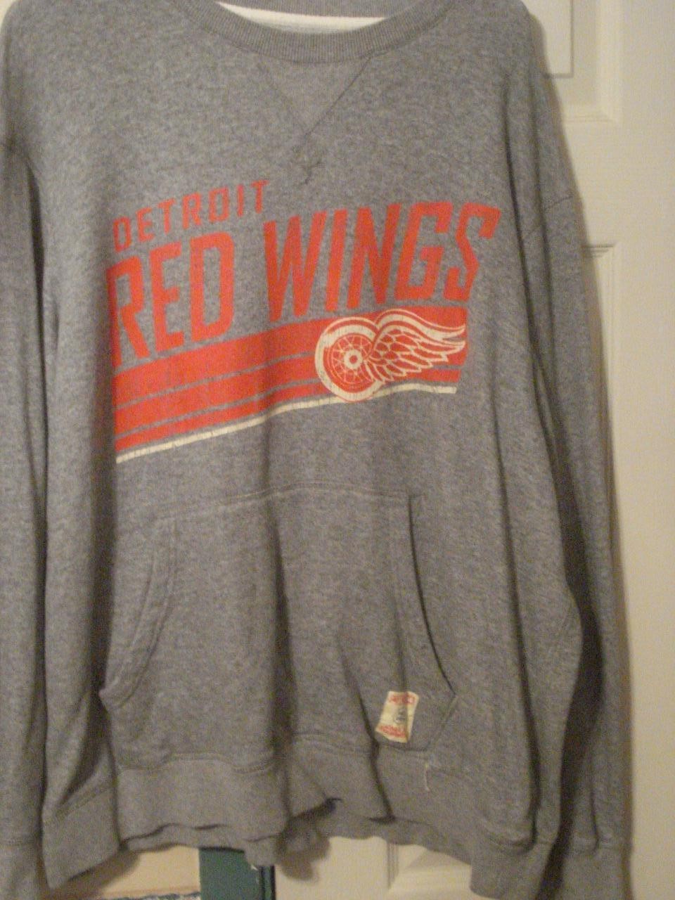 VINTAGE DETROIT RED WINGS SWEATSHIRT w/PADDED ELBOWS(CCM – XXL)