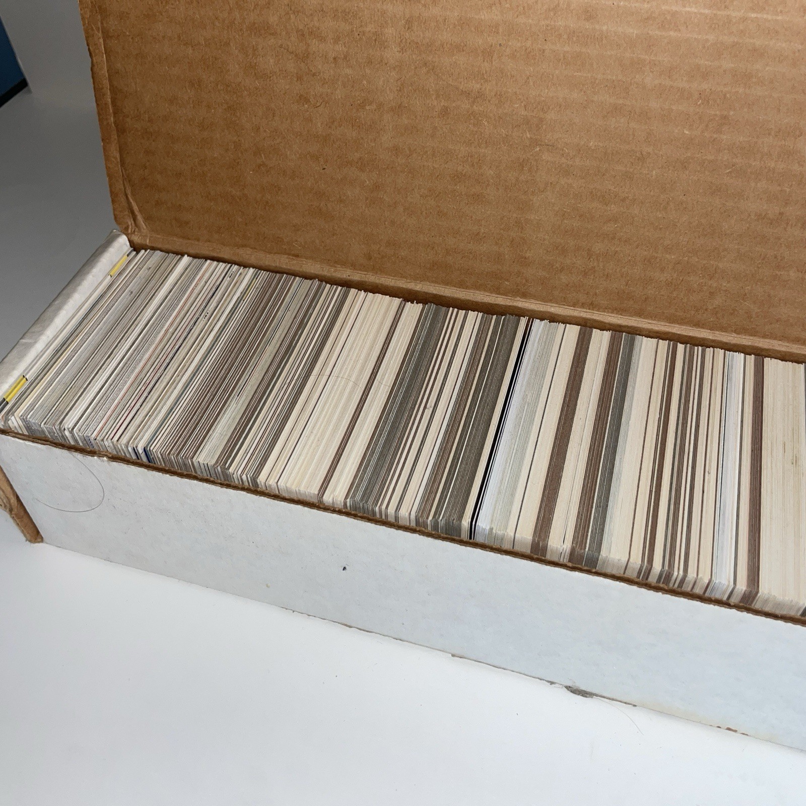 Huge Lot 600+ Sports Cards With Autos Baseball Football Basketball MLB NFL NBA