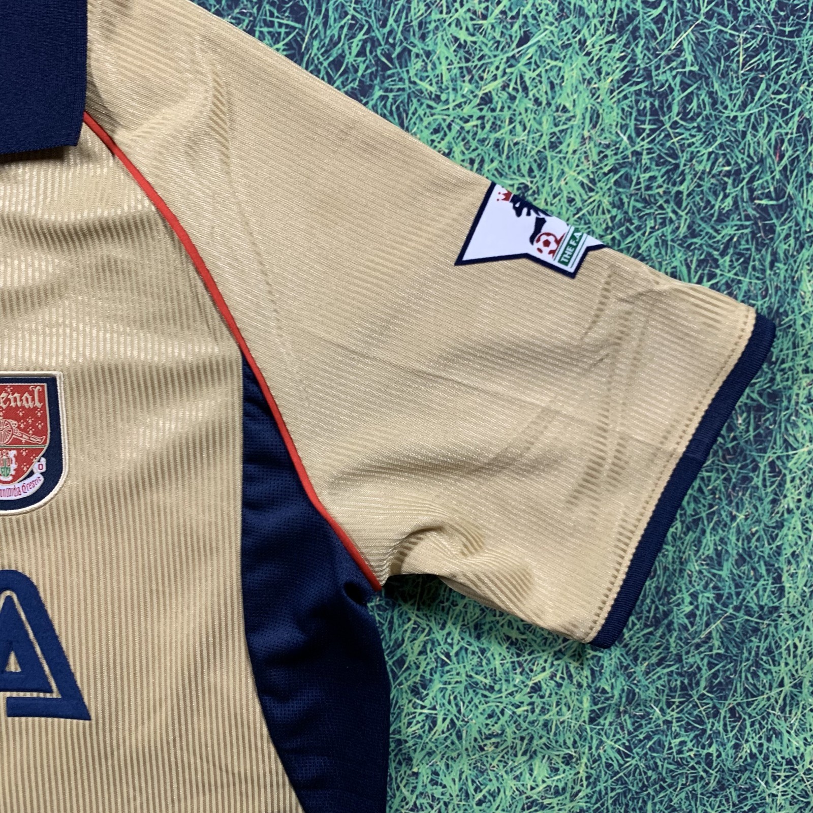 Thierry Henry Arsenal 2001/2002 Away Jersey – Retro Jersey – Mens Sizes – New
