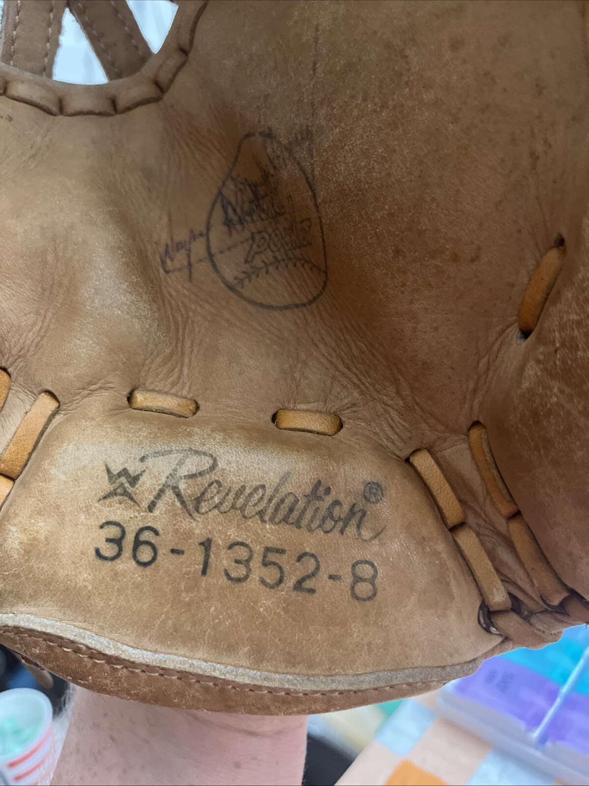 Vintage Revelation Supreme Pro-Model Hinge Pad Leather Catchers Mitt 36-1358 RHT