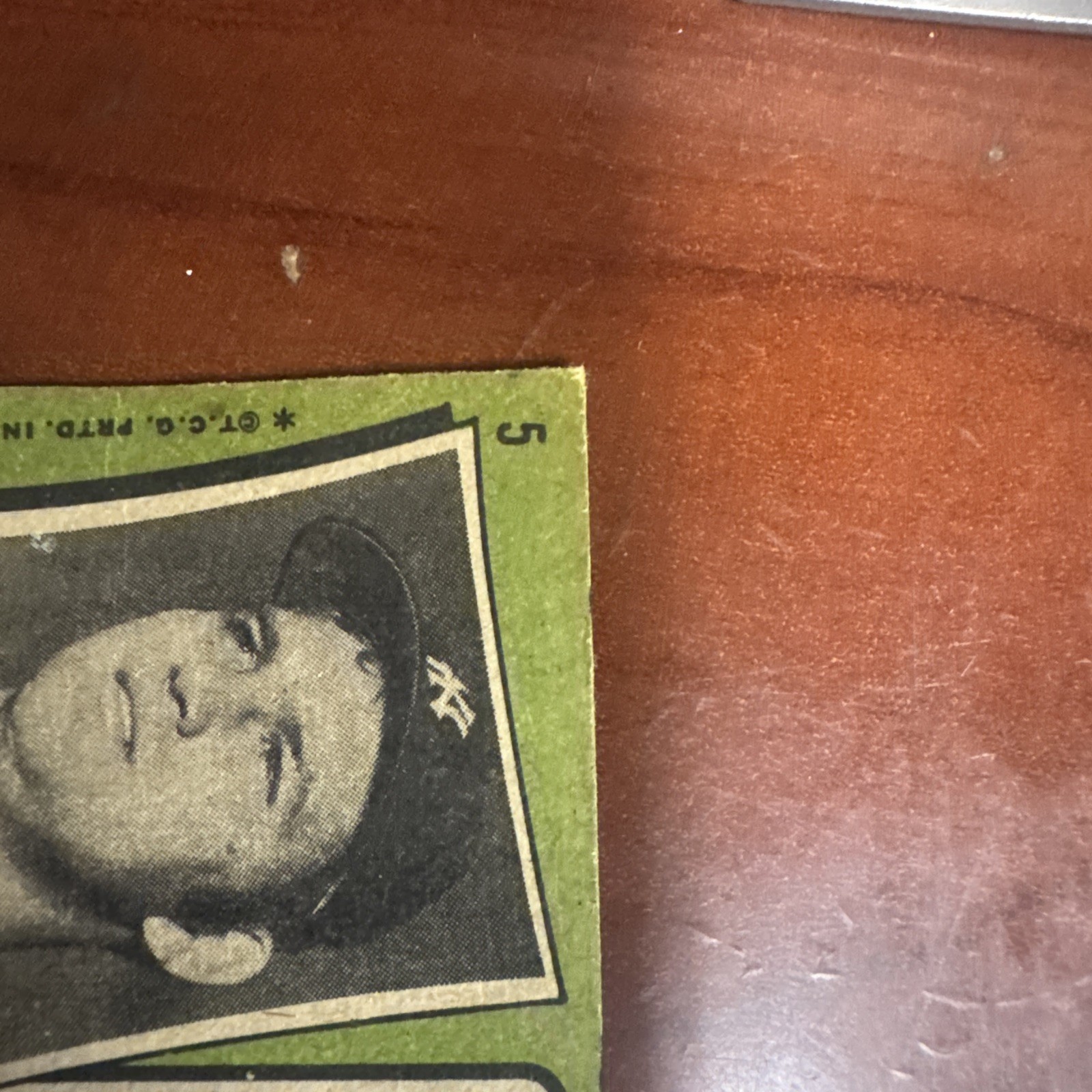 1971 Topps – Thurman Munson #5-crease&wear on corner,black ink on corner.