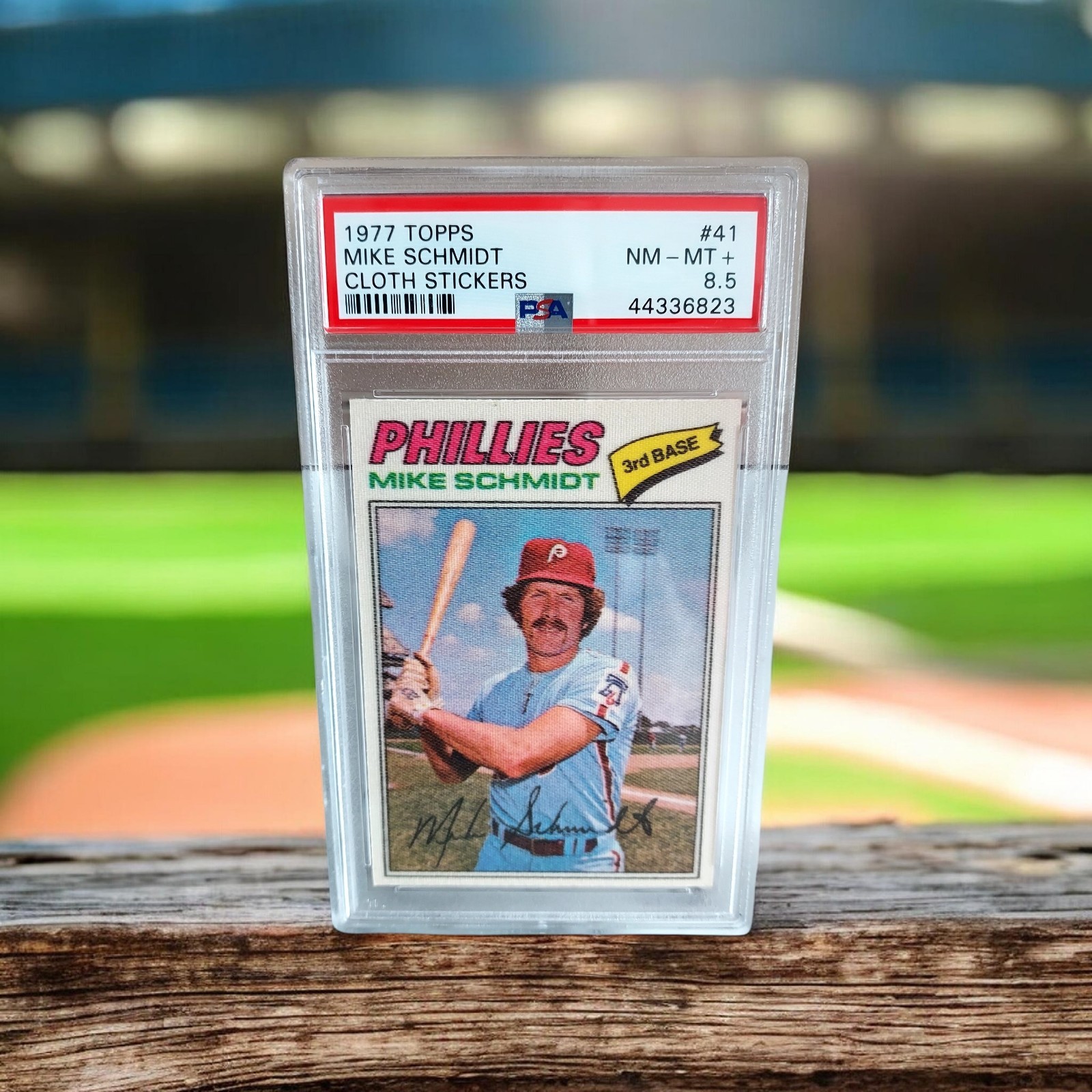 1977 Mike Schmidt TOPPS CL0TH STICKER #41 Baseball Card HOF PHILLIES PSA 8.5