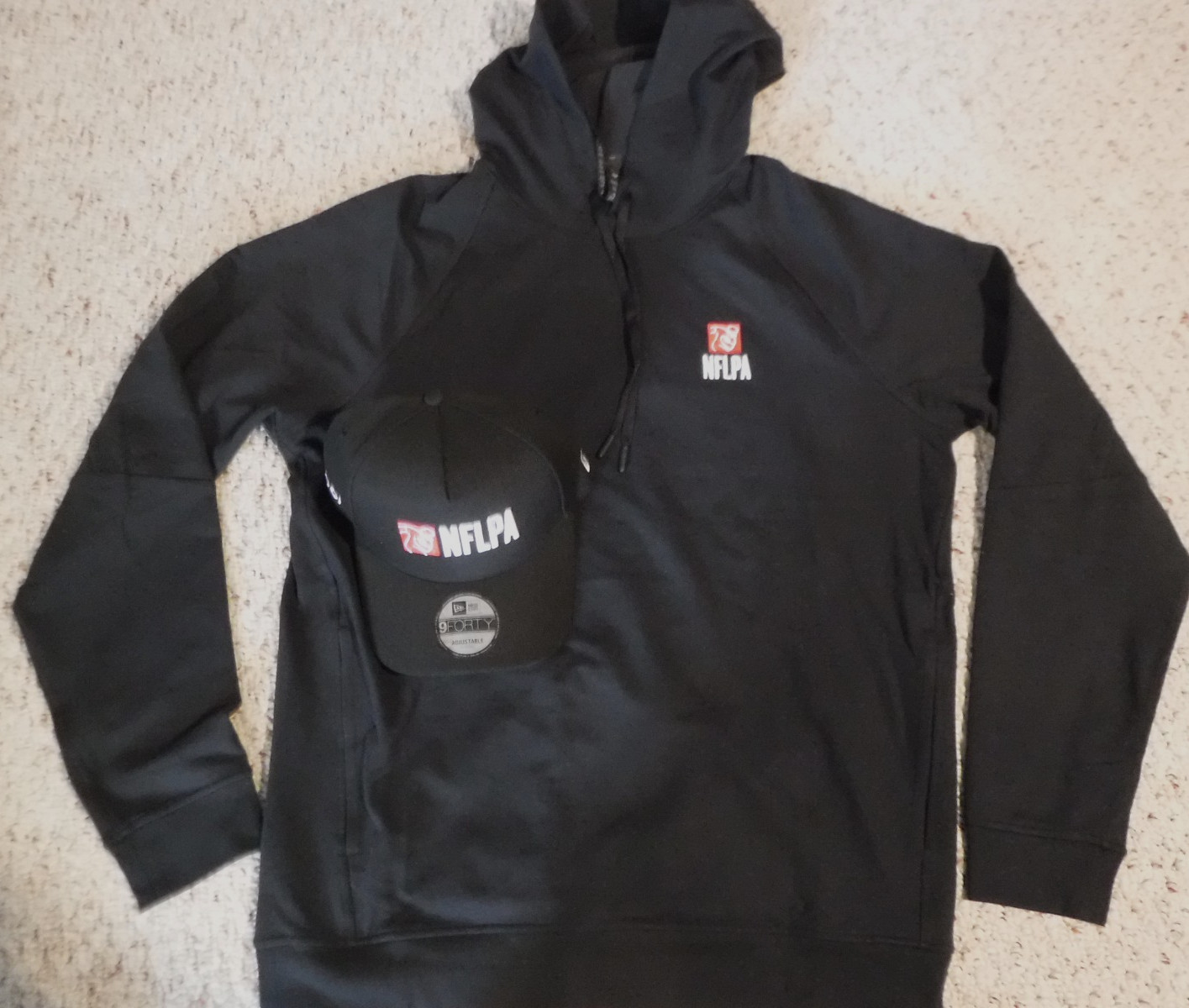 NFLPA LULULEMON CITY SWEAT PULLOVER HOODIE SIZE LARGE WITH SNAPBACK HAT INCLUDED
