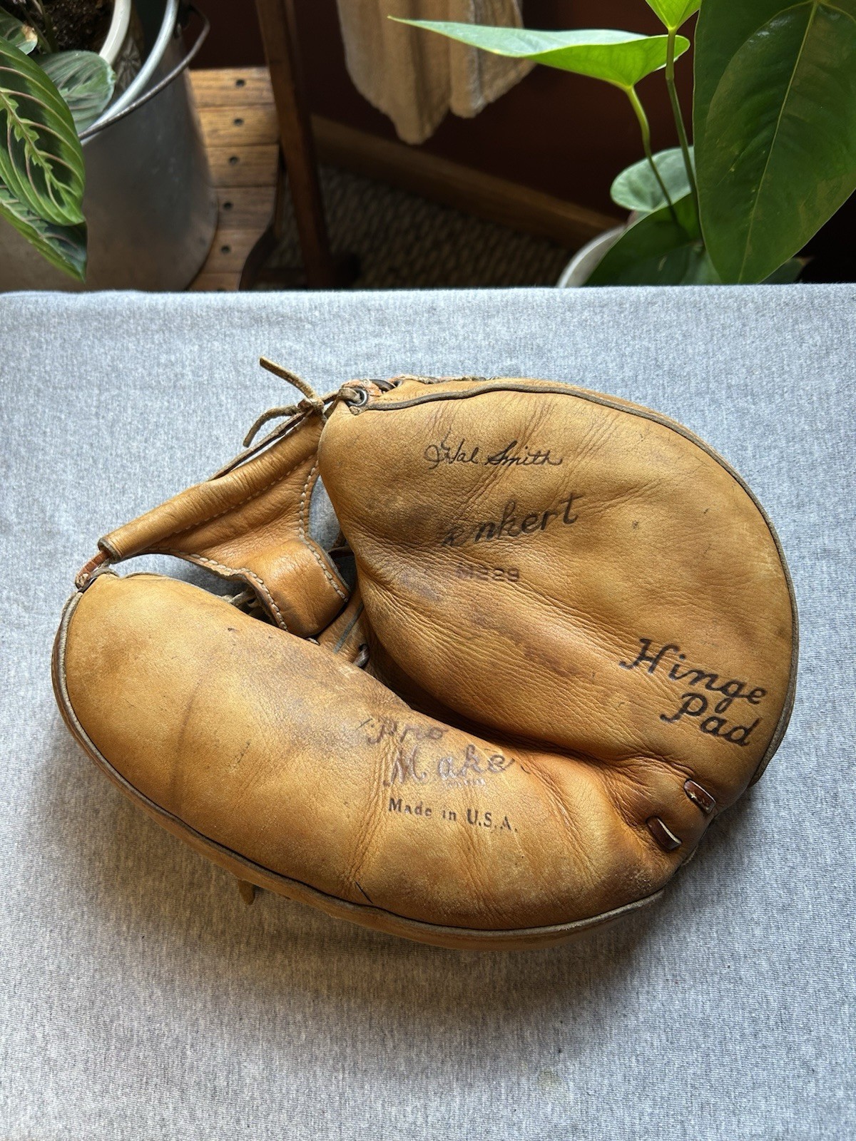 Vintage Baseball Catcher Glove Mitt Denkert M229 HAL SMITH Pro Maker Hinge Pad